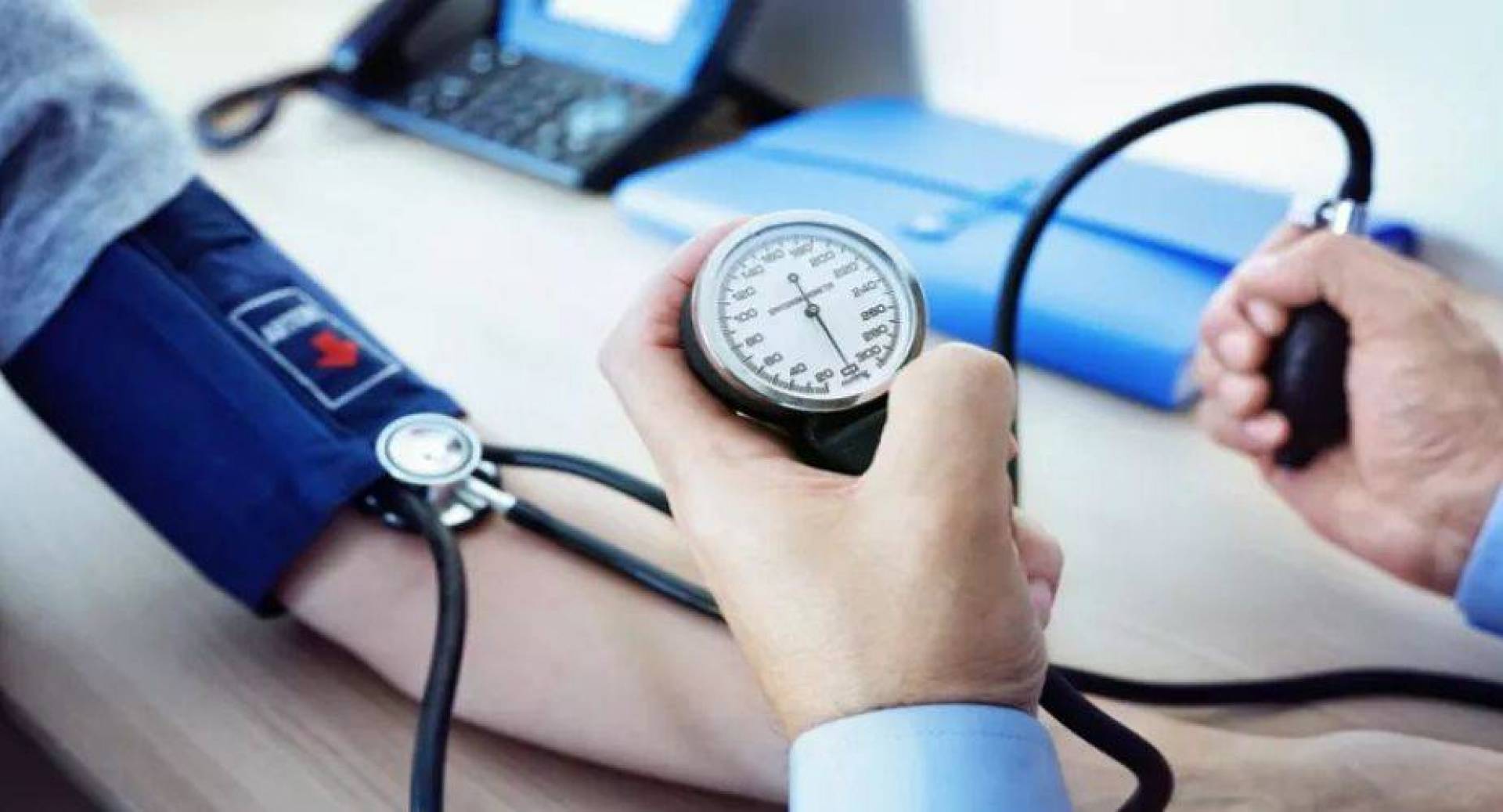 ماهي العوامل التي تؤثر على القراءة الصحيحة لضغط الدم وكيف يتم قياسه ؟