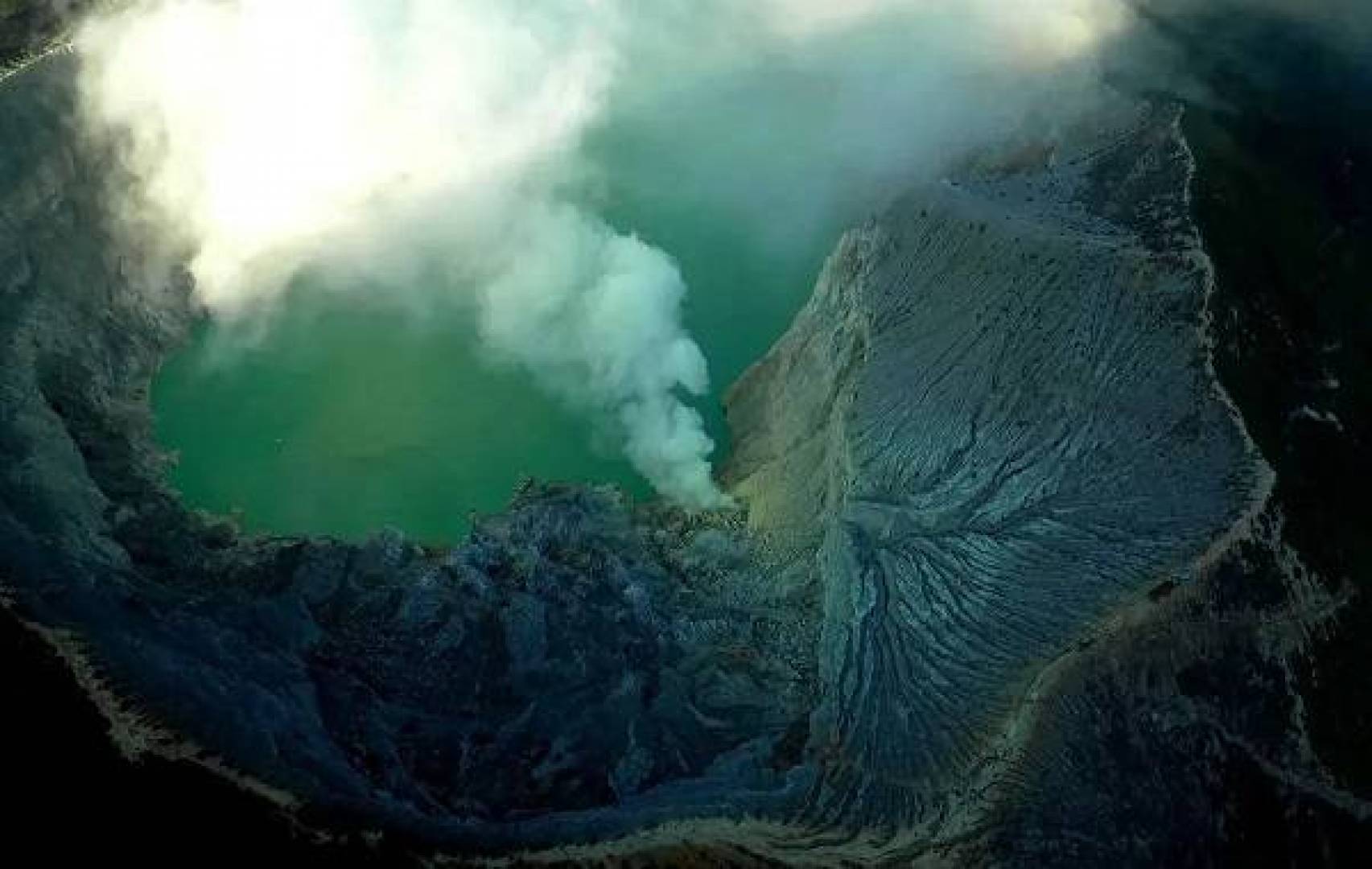 الأقمار الصناعية الرادارية تكشف عن 19 ألف جبل تحت سطح البحر