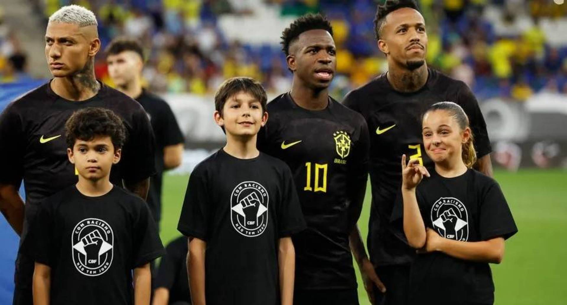 منتخب البرازيل يرتدي الأسود للمرة الأولى في تاريخه .. اعرف السبب