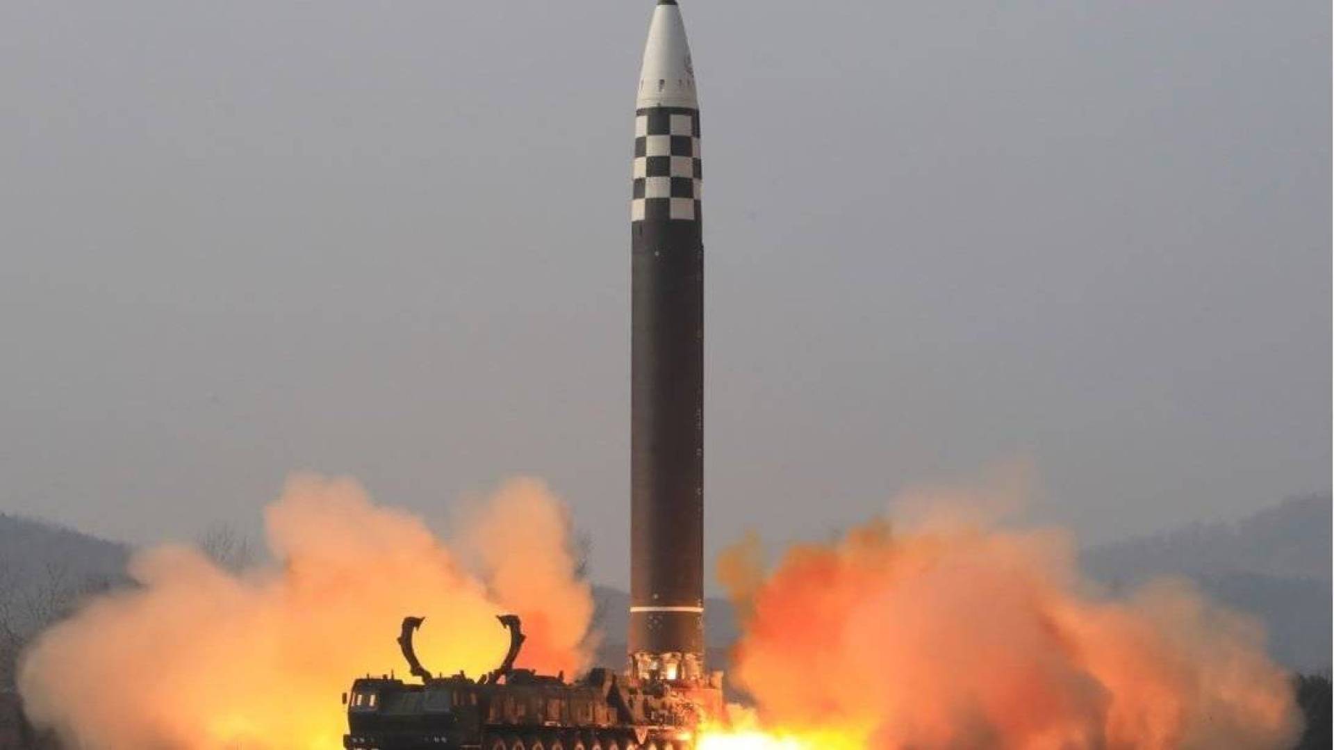 كوريا الشمالية تحطم رقم قياسي في إطلاق صاروخ باليستي