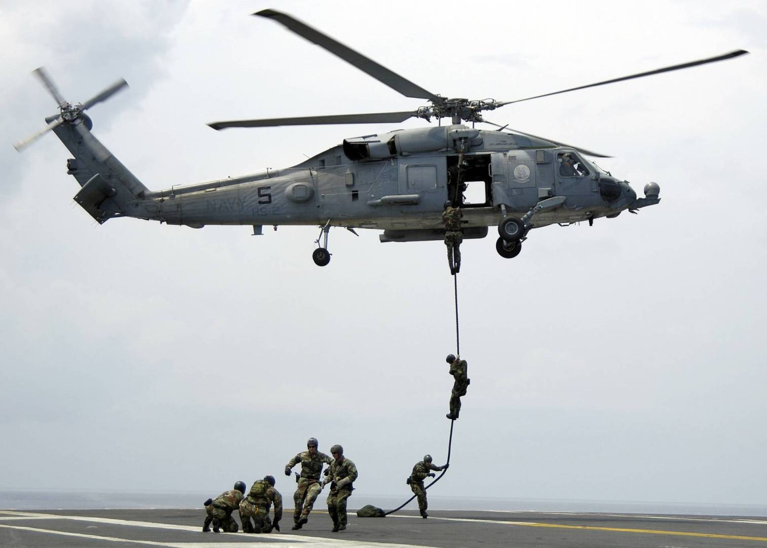 ما هو الإنزال الجوي وكيف يتم ؟