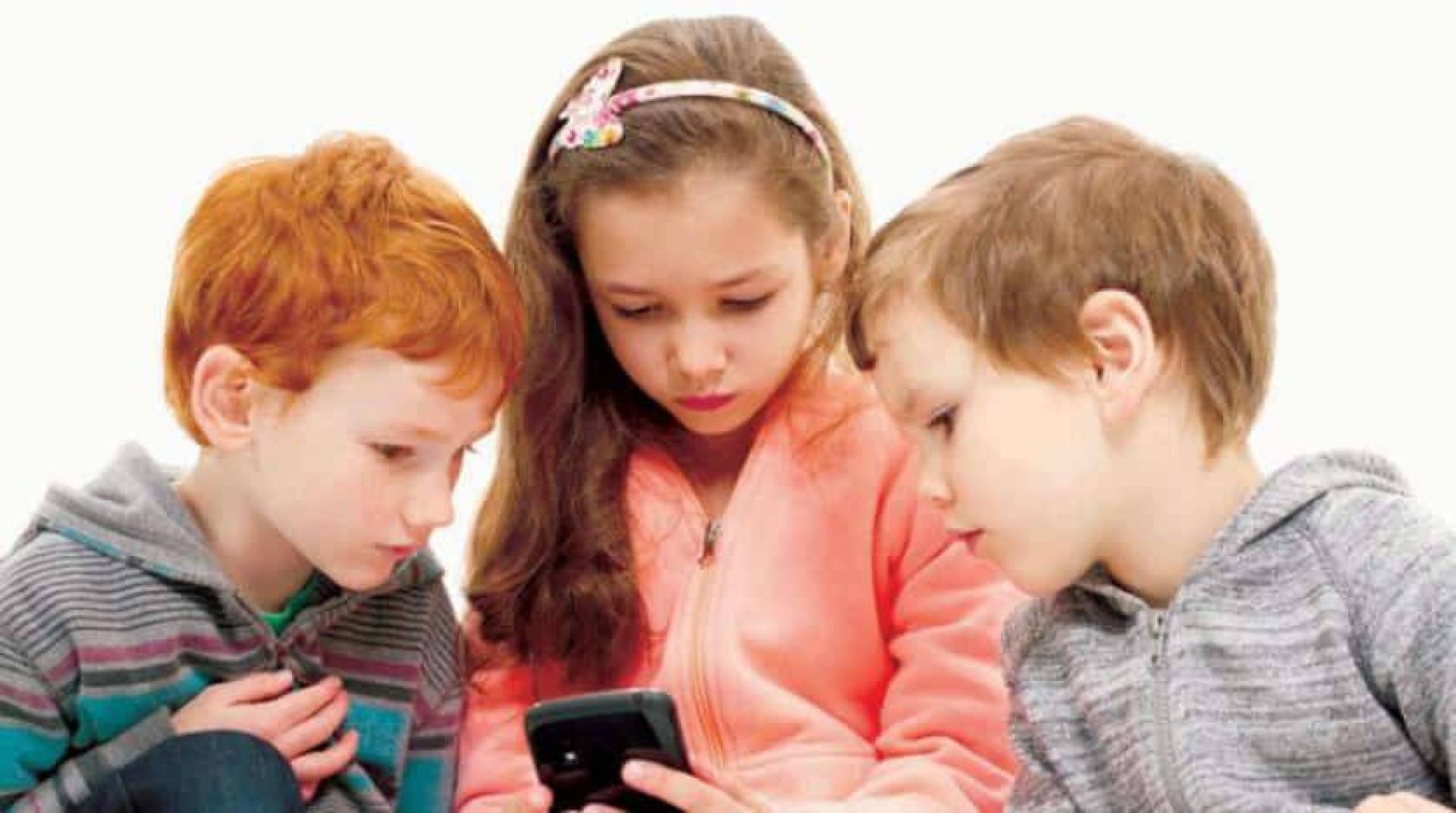 تأثير الهواتف الذكية على الصحة العقلية والبدنية للأطفال