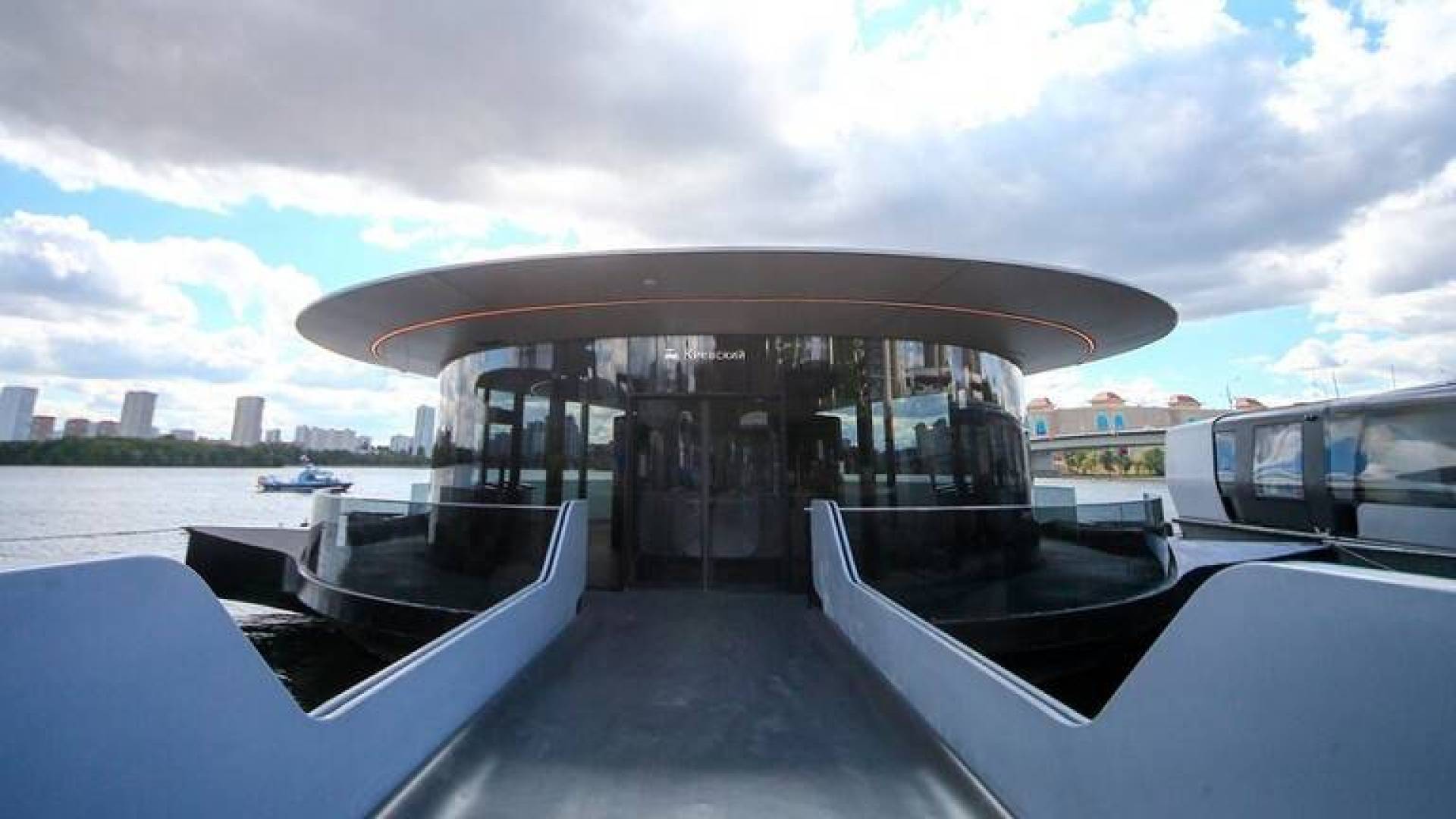 إنشاء أرصفة عائمة لإطلاق مسار جديد للسفن الكهربائية في روسيا