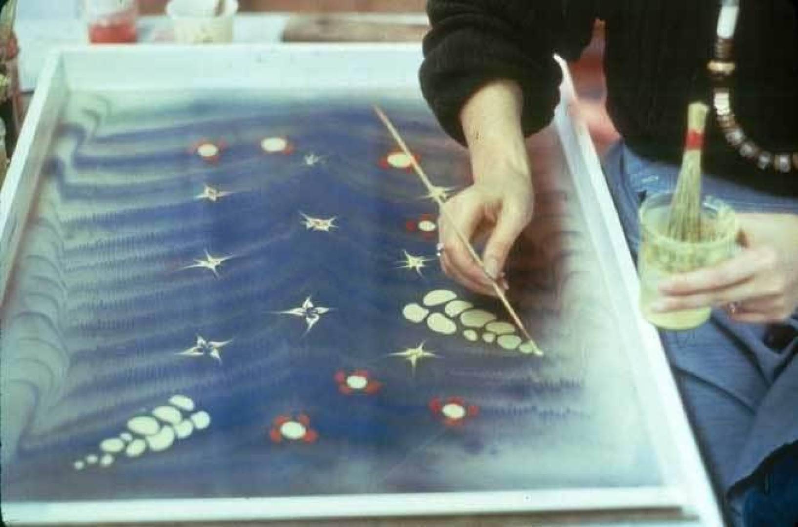 ابتكار قلم خاص يساعد في الكتابة والرسم على سطح الماء