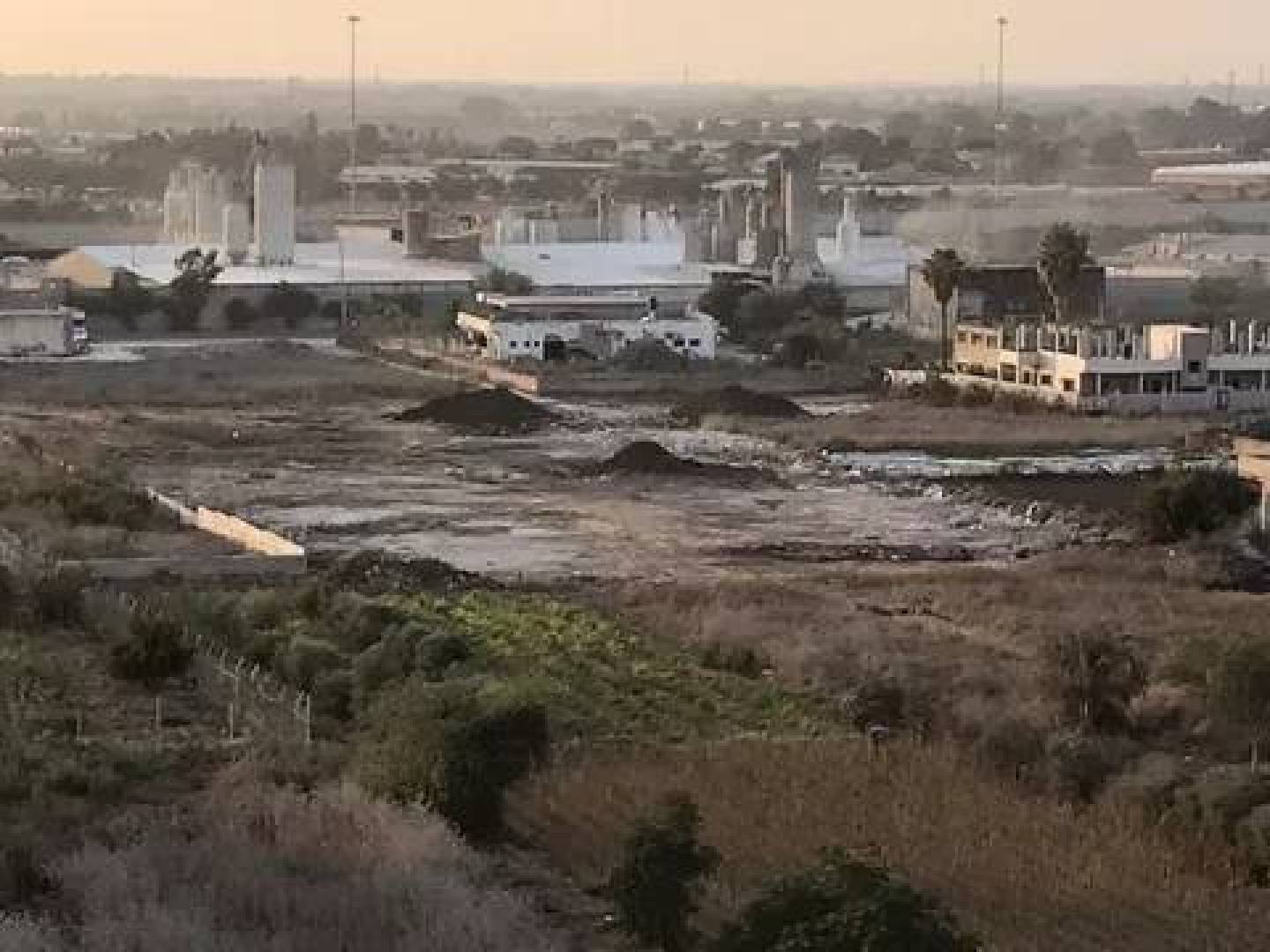 القوات الإسرائيلية تحاصر مخيم نور شمس شرقي طولكرم بالضفة الغربية وتبدأ باقتحامه صباح اليوم