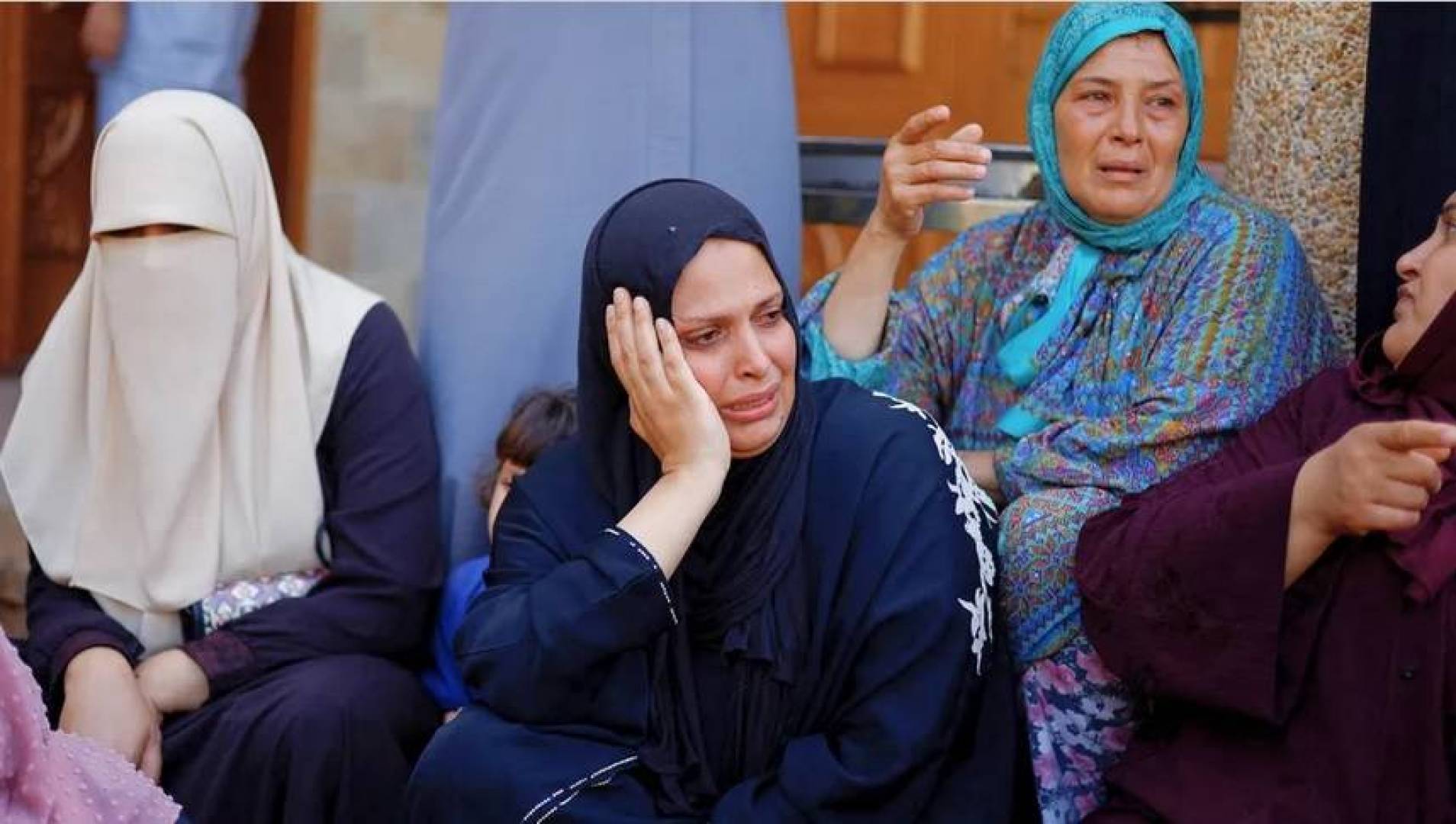 قصف إسرائيلي يطال محيط مستشفيين في غزة