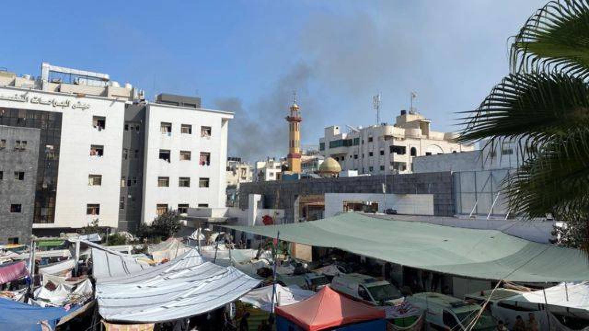 جيش الاحتلال يقتحم مستشفى الشفاء بغزة