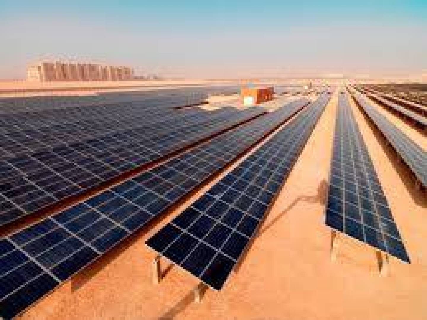 الإمارات تدشن محطة الظفرة للطاقة الشمسية الكهروضوئية الأكبر في العالم