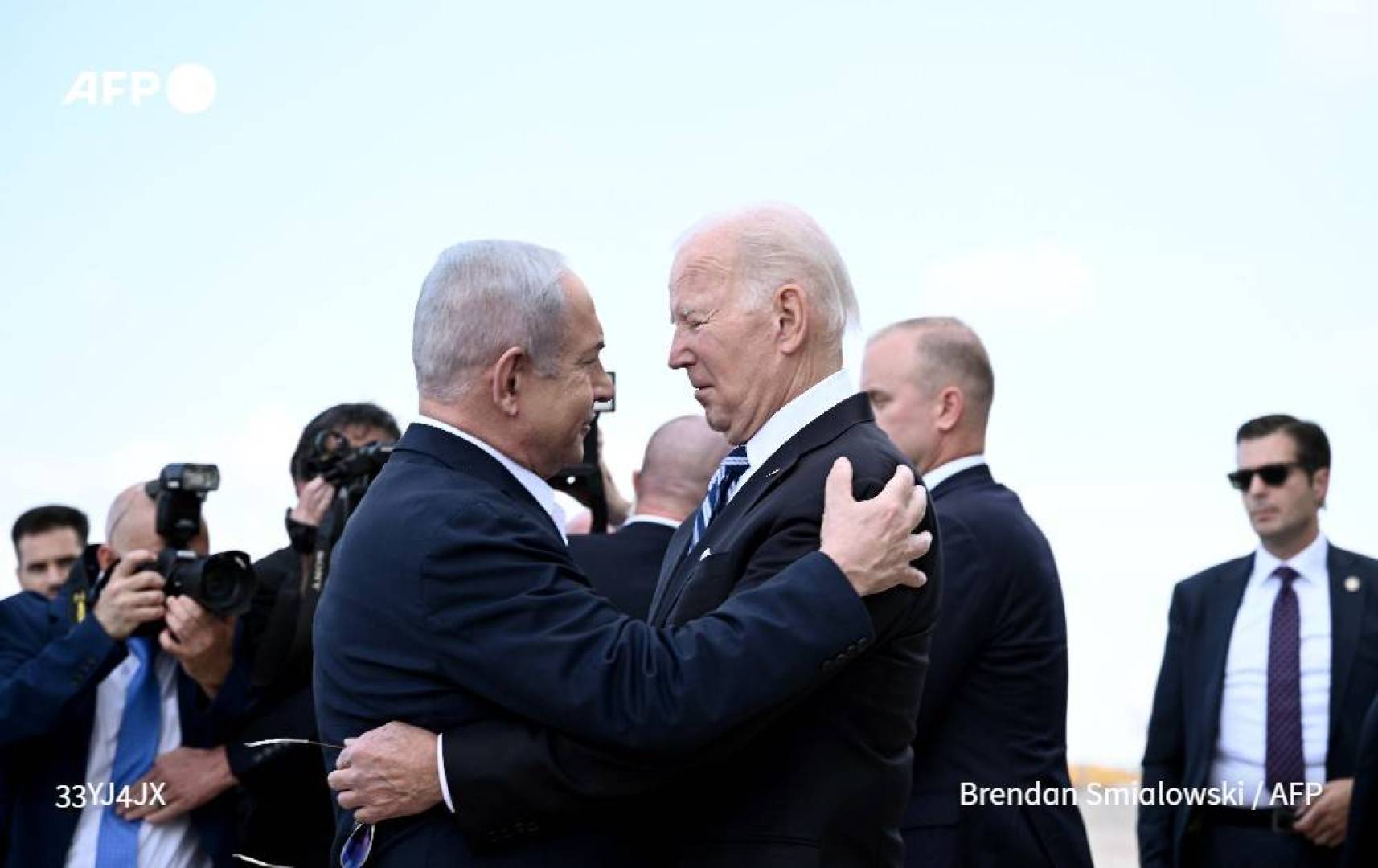 بالفيديو والصور طائرة الرئيس الأمريكي تهبط في تل ابيب