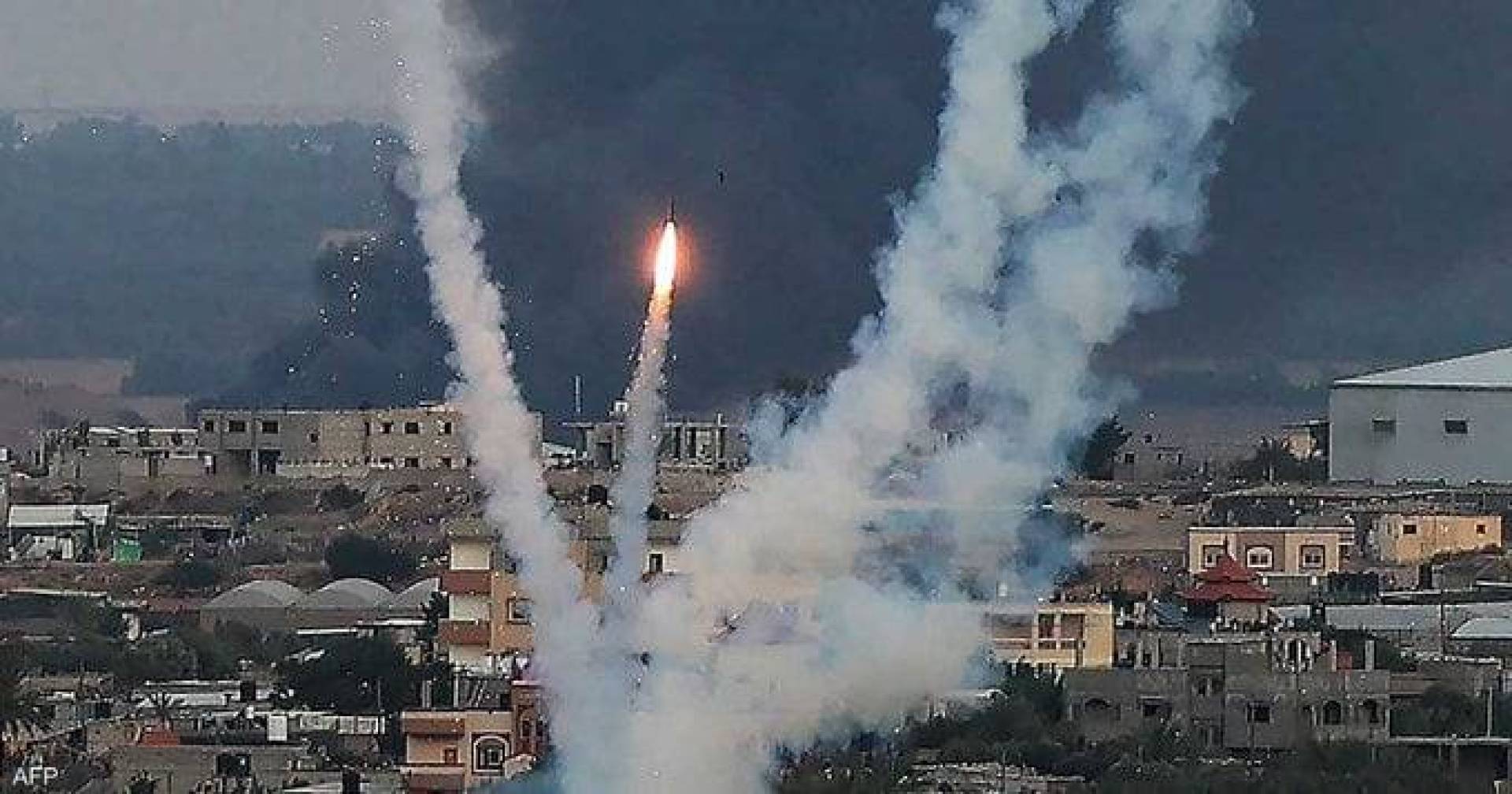 عاجل : كتائب القسام توجه ضربة صاروخية نحو تل أبيب وقاعدة 