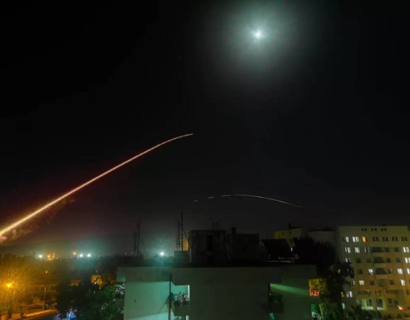 عاجل : عدوان اسرائيلي على محيط دمشق والدفاعات الجوية تسقط معظم الصواريخ الإسرائيلية