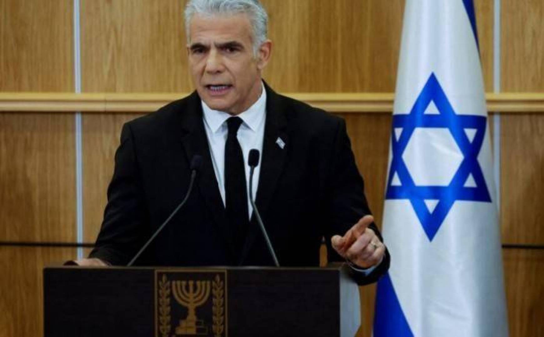 لابيد: لا يمكن لنتنياهو أن يستمر في منصبه.. ومن الممكن إجراء انتخابات أثناء الحرب