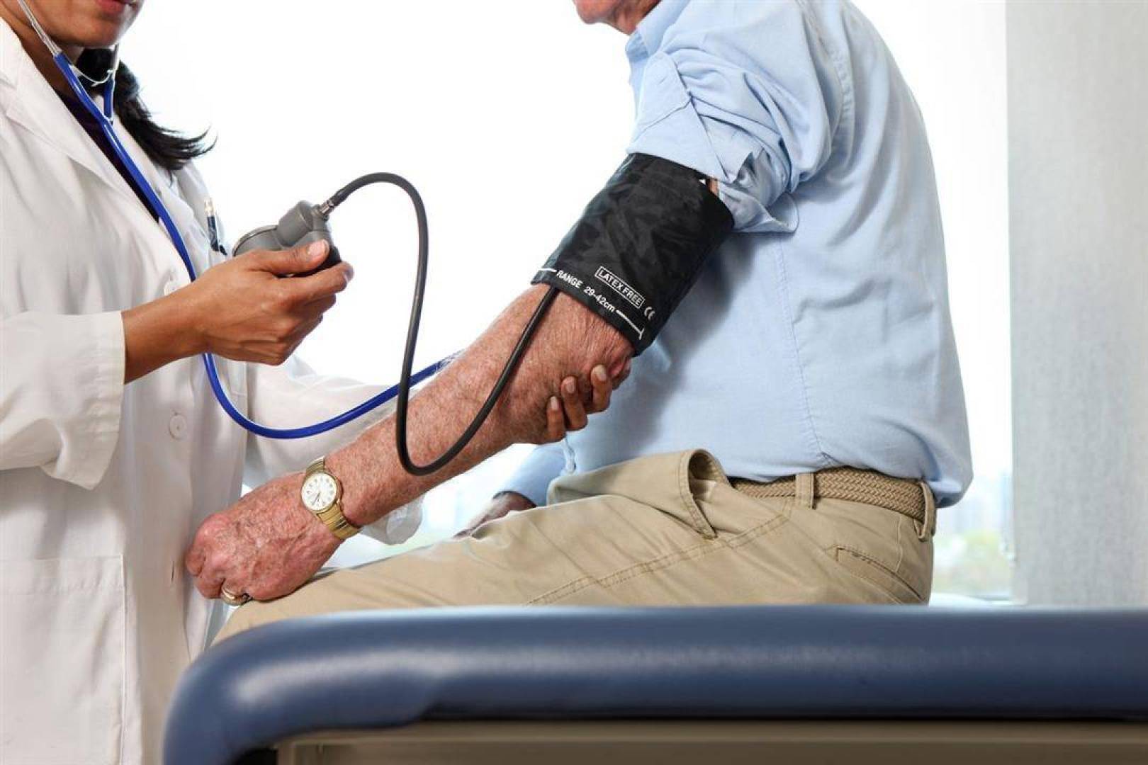 أخطاء شائعة في قياس ضغط الدم وكيفية تجنبها