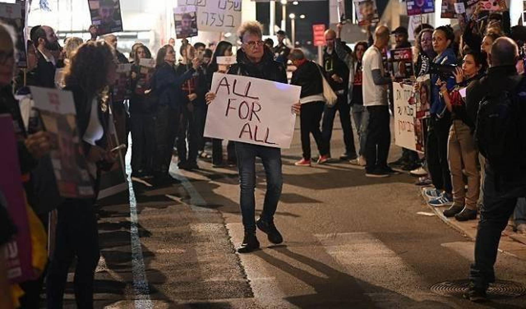 نتنياهو يمنع وزير أمنه من الاجتماع برئيس الموساد بشأن صفقة تبادل أسرى