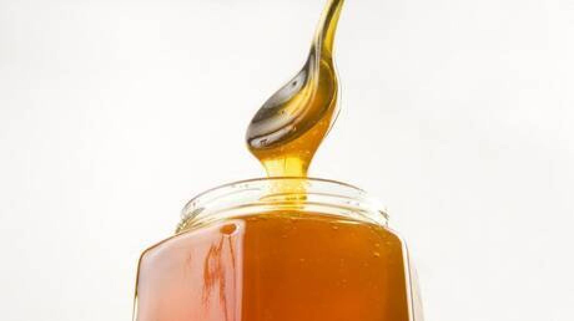 ما كمية السكر في ملعقة العسل الواحدة؟
