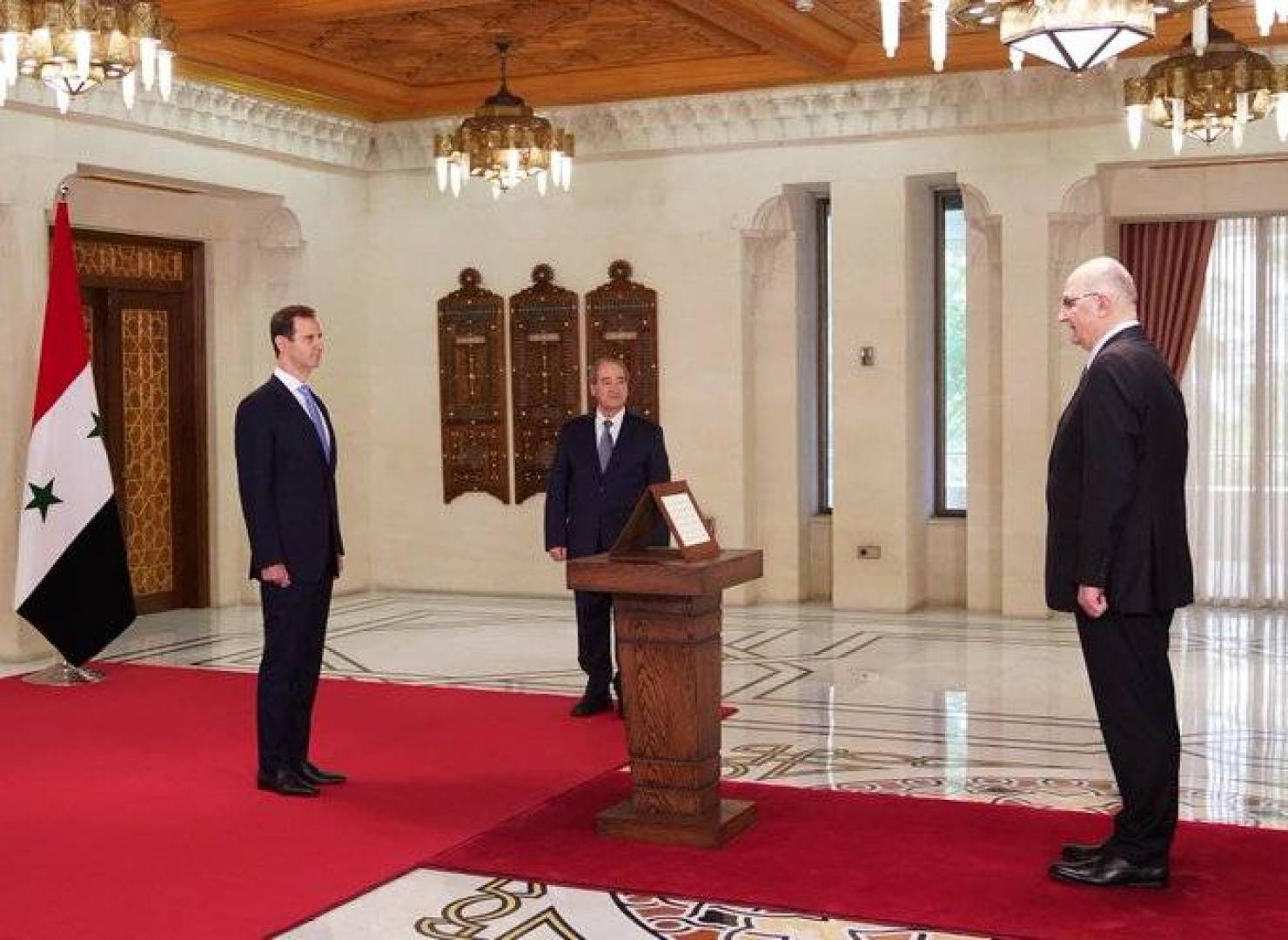 بالصور سفيرا سوريا لدى الرياض والجزائر يؤديان اليمين الدستورية أمام الرئيس الأسد