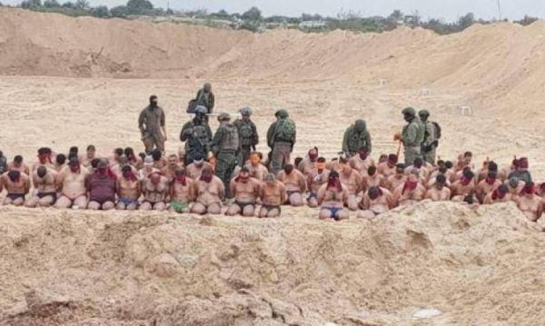 حماس: تجريد معتقلين مدنيين من ملابسهم وتصويرهم عمل إرهابي