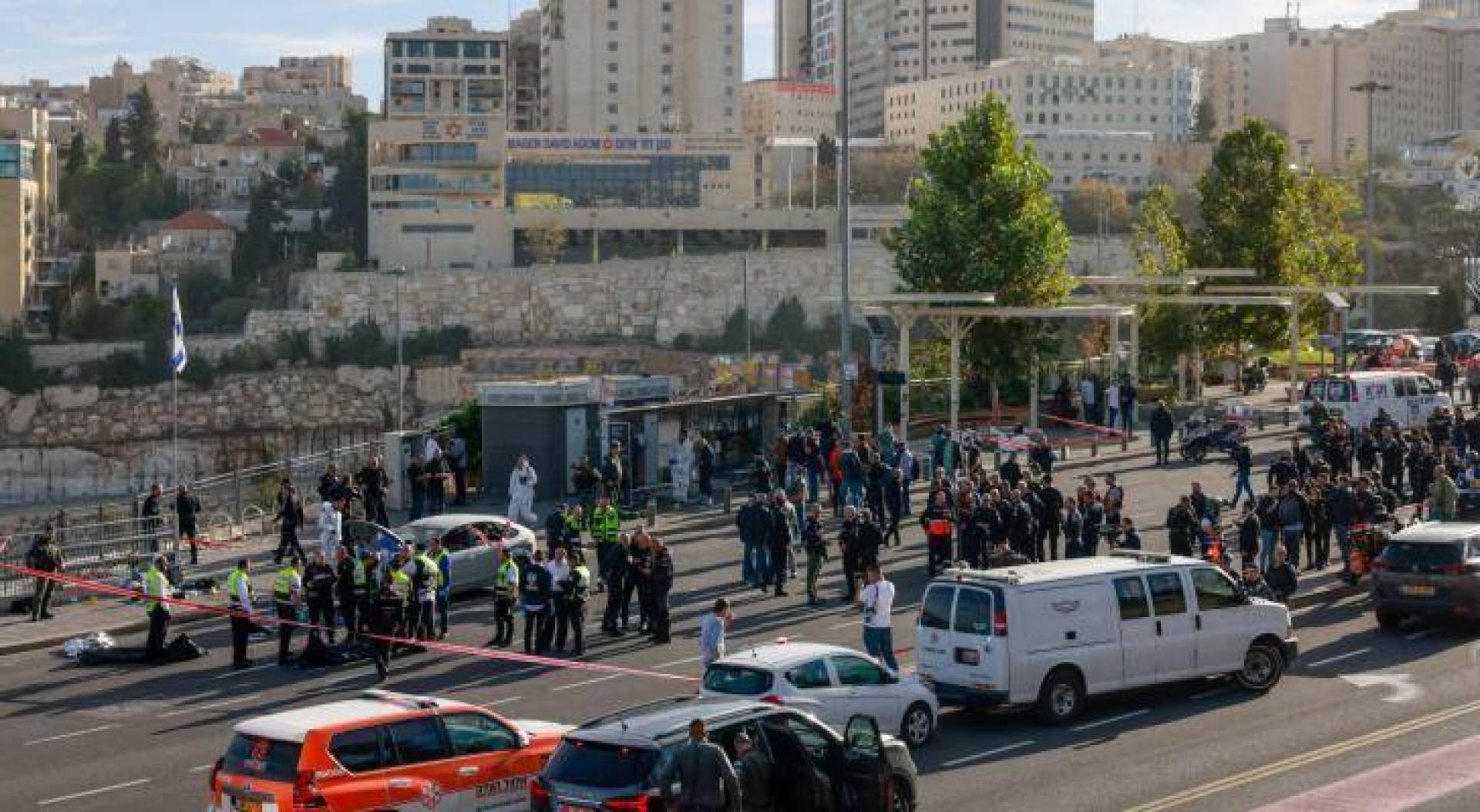 حماس تتبنى عملية القدس وتزف الشهيدين القساميين