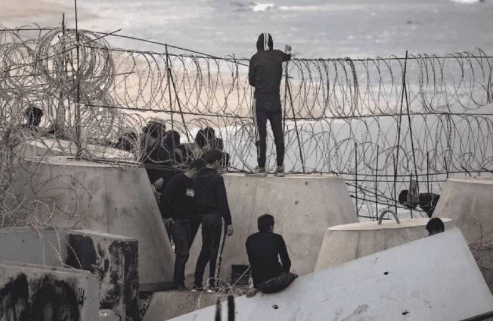 مصر تقيم منطقة عازلة مع رفح