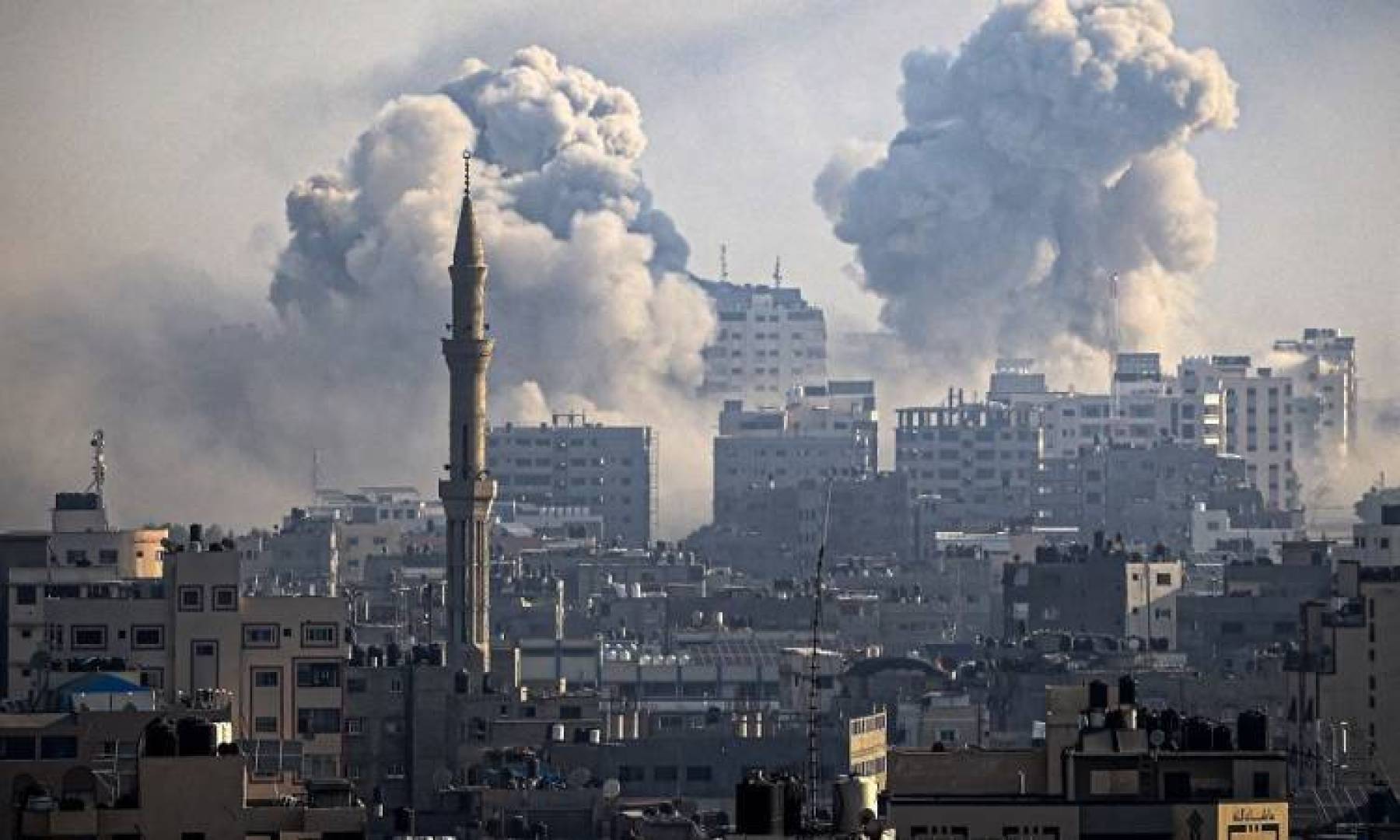 بالفيديو الجيش الإسرائيلي يقصف مستشفى الأمل ومجمع ناصر الطبي في خان يونس