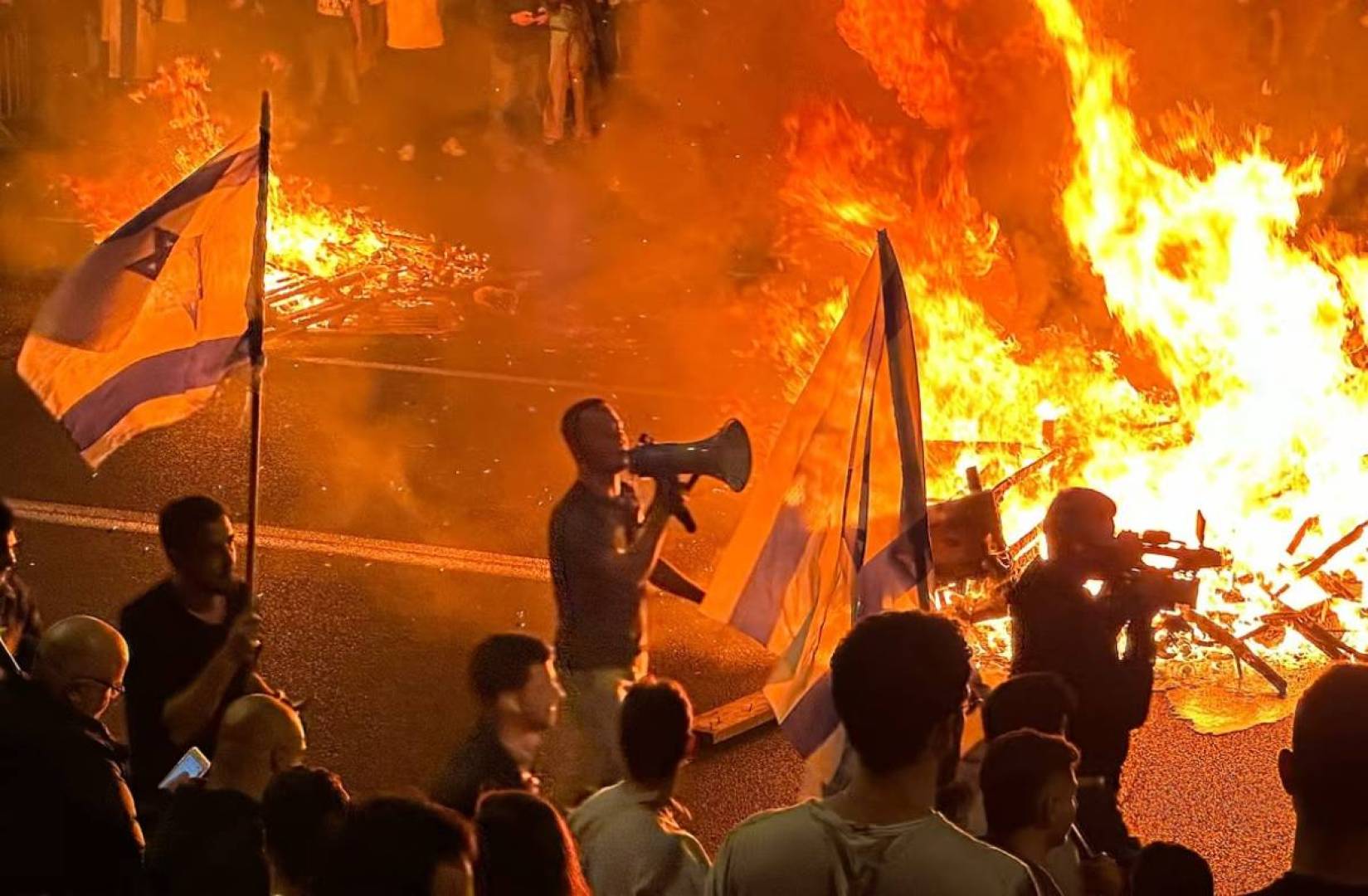 مسيرات غاضبة في تل أبيب والقدس تطالب بالتوصل لصفقة تبادل أسرى وإجراء انتخابات مبكرة