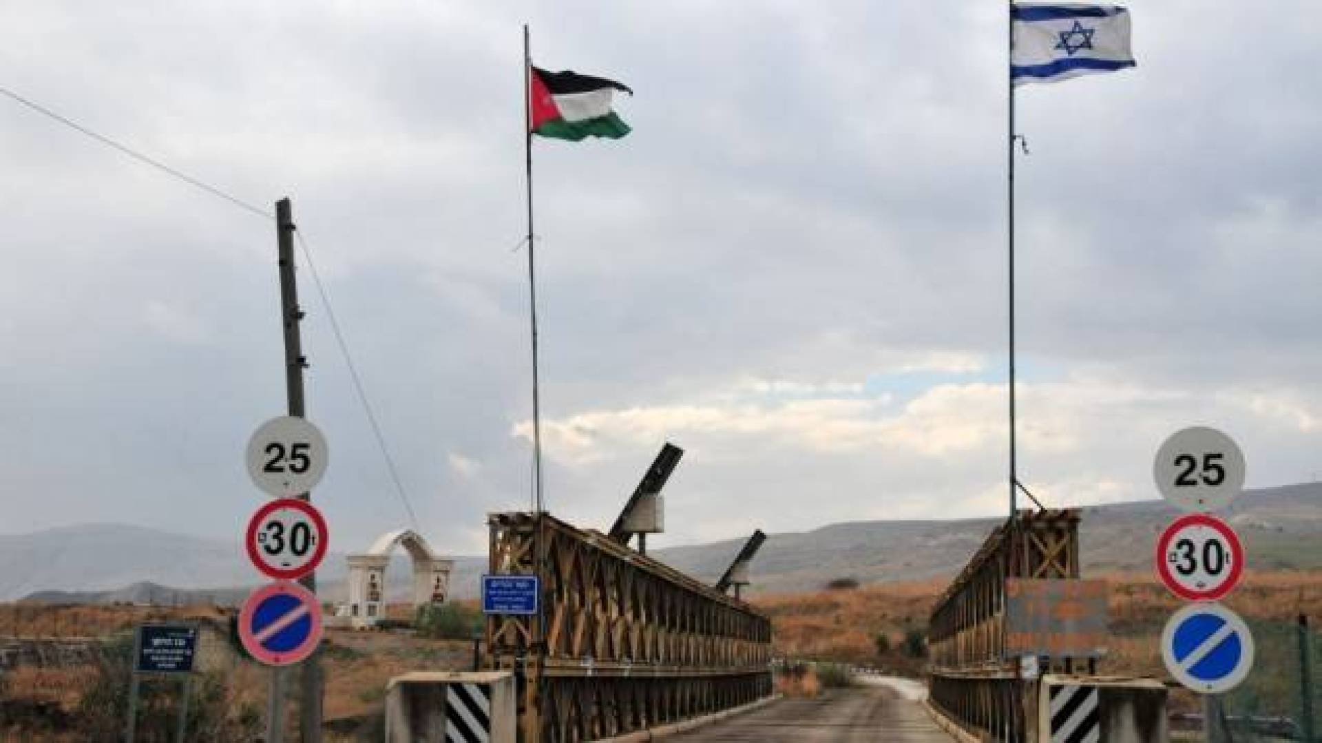 الجيش الأردني يقبض على 4 إسرائيليين بعد اجتيازهم الشريط الحدودي