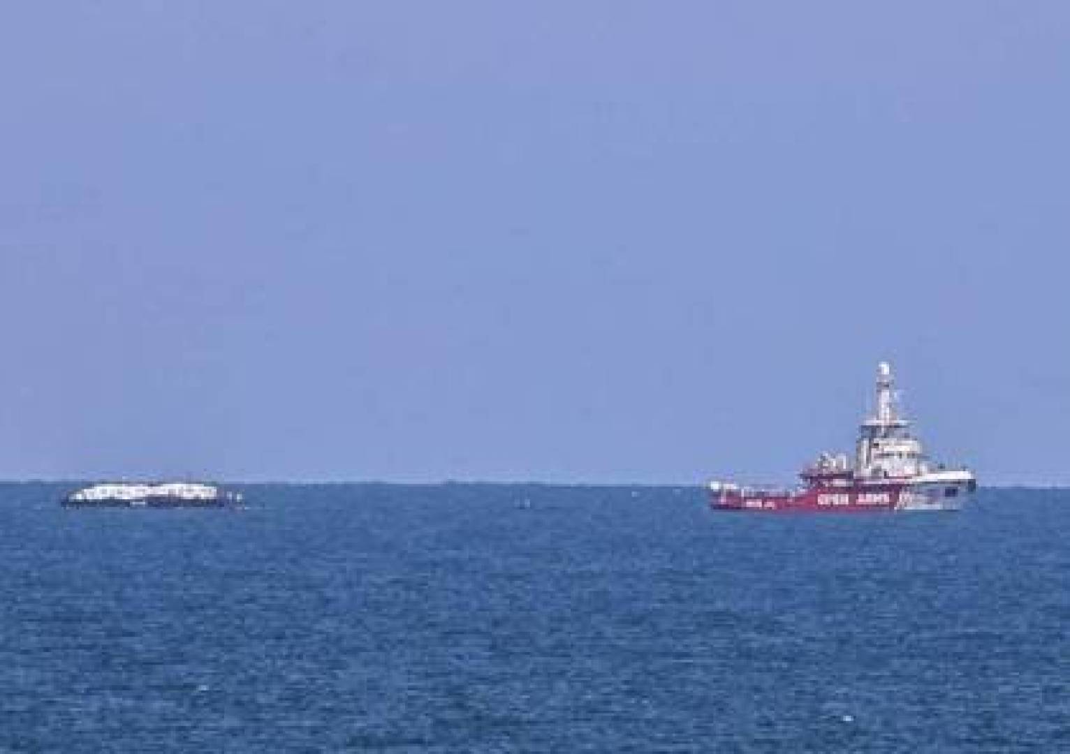 وصول سفينة مساعدات غذائية شاطئ غزة عبر الممر البحري