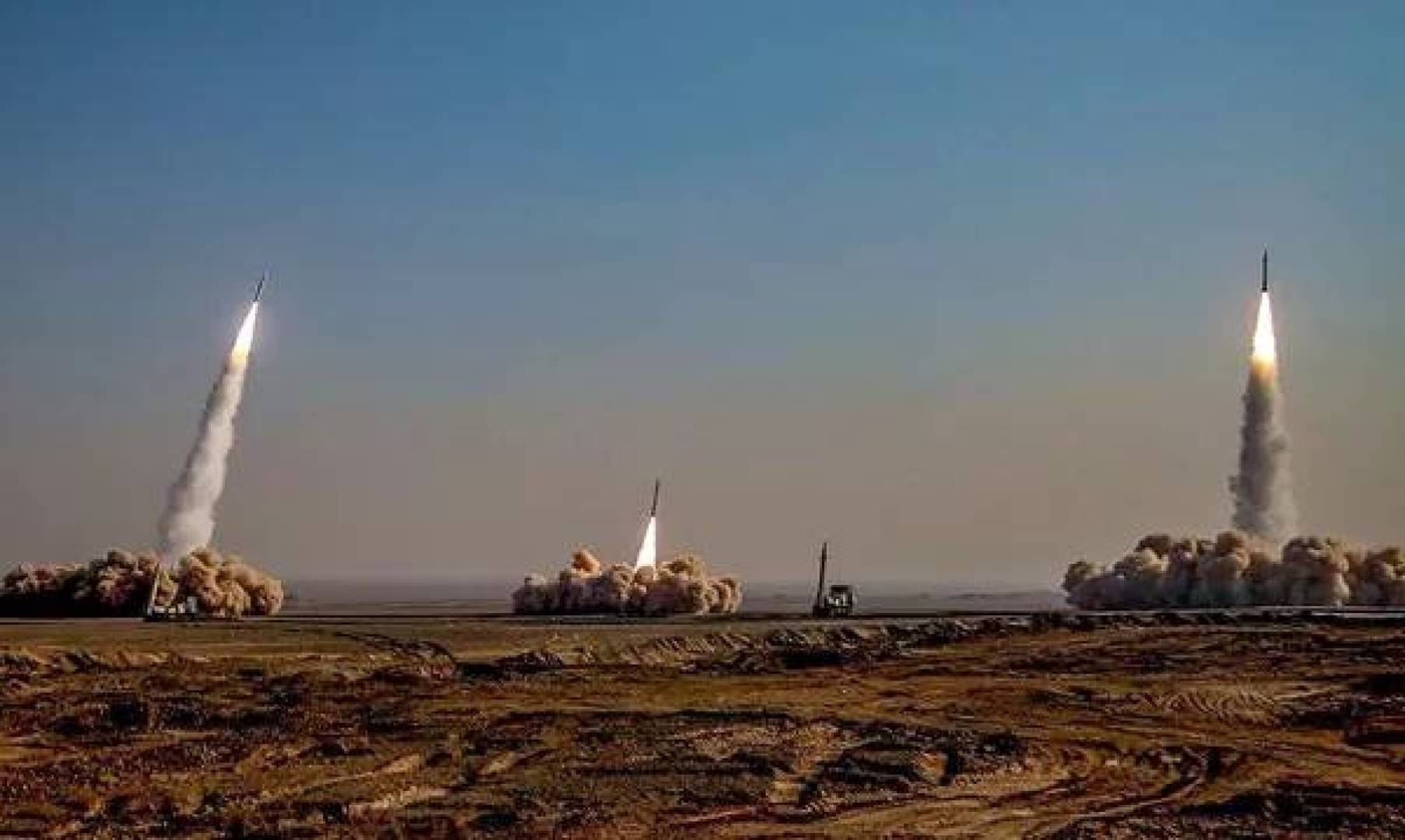 وكالة إيرانية تنشر صورا لـ 9 صواريخ تقول إنها قادرة على ضرب إسرائيل