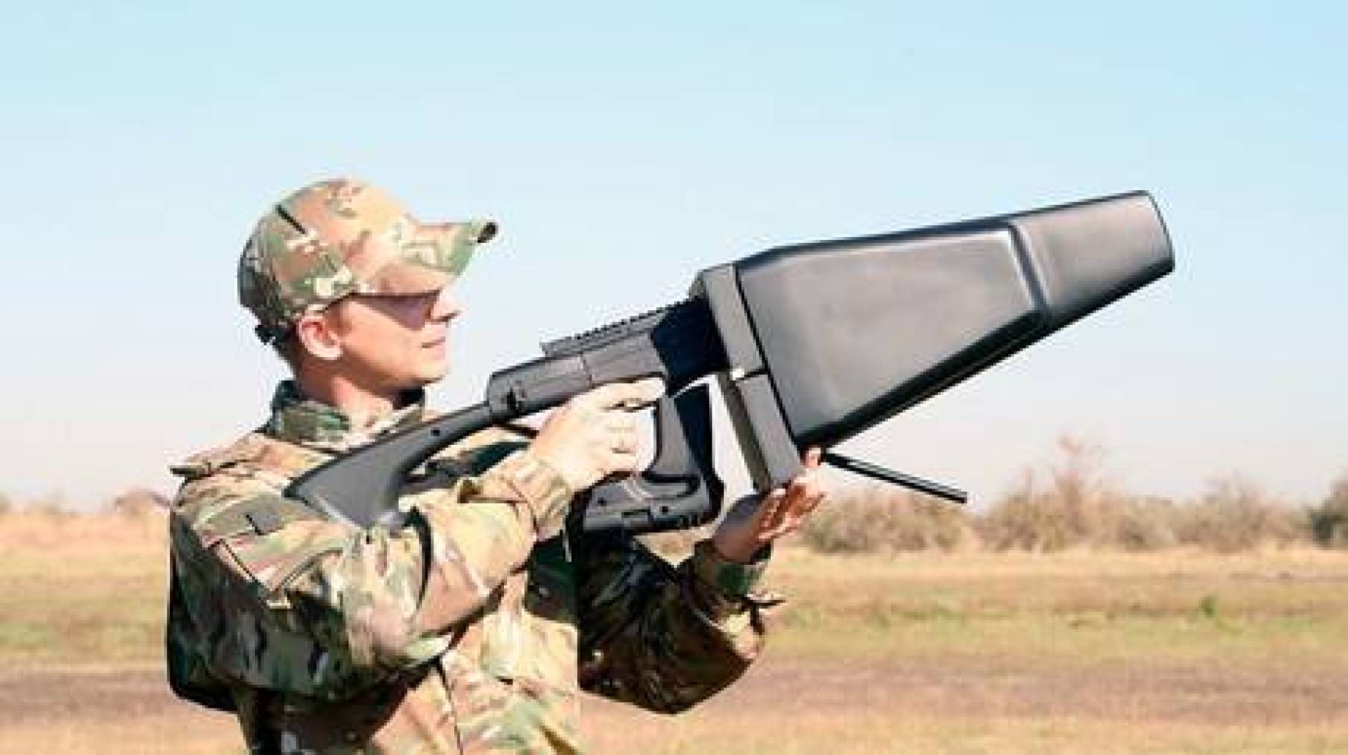 ما هي ميزات البنادق المضادة للدرونات ذات الهوائيات الحلزونية؟