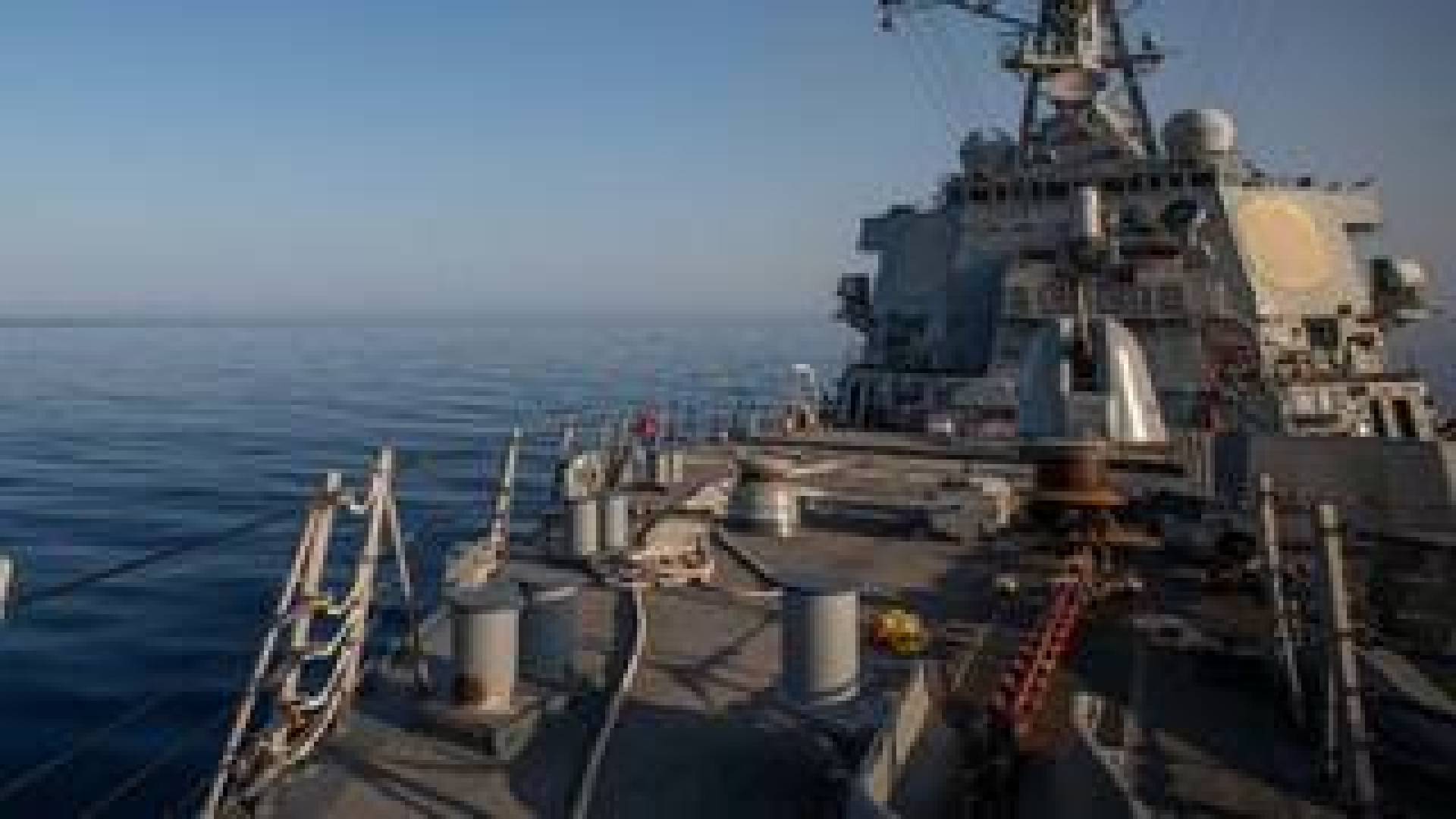 الحوثيون يستهدفون سفينة أمريكية جديدة في البحر الأحمر