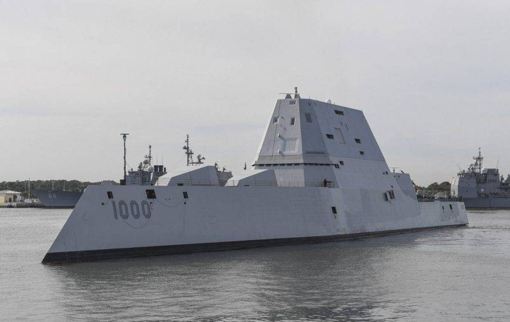 استبدال أسلحة المدمرة Zumwalt بصواريخ فرط صوتية