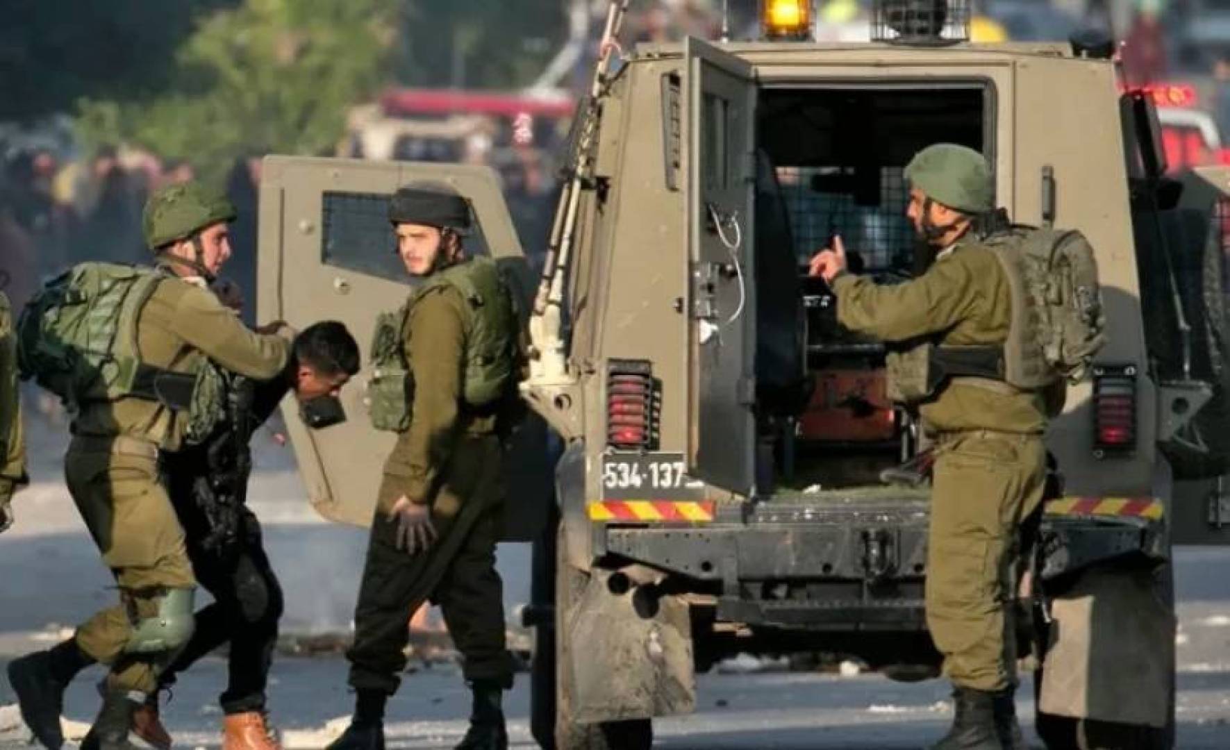 الاحتلال يعتقل 25 فلسطينيًا في الضفة .. بينهم أشقاء