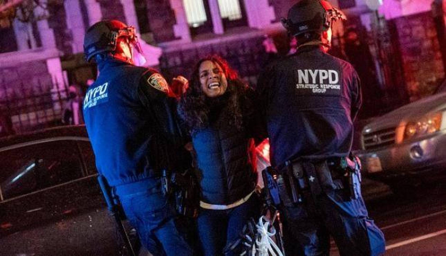 شرطة نيويورك تقتحم جامعة كولومبيا وتعتقل طلبة مؤيدين لفلسطين