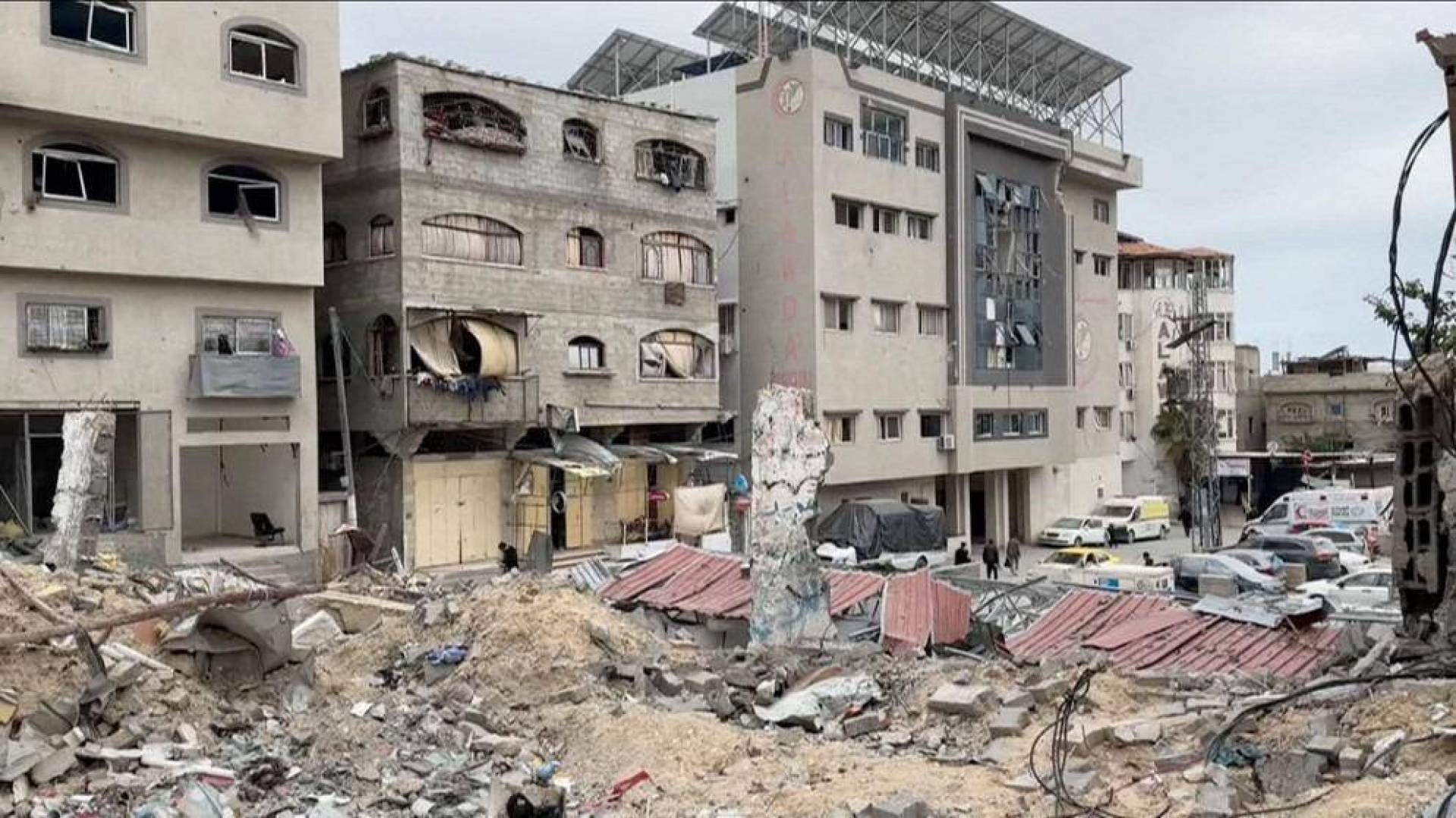 الاحتلال يحاصر مستشفى العودة في شمال غزة