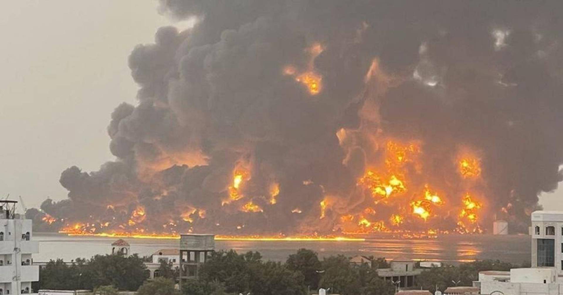 ردا على استهداف ميناء الحديدة.. اليمن يتوعد الاحتلال الإسرائيلي