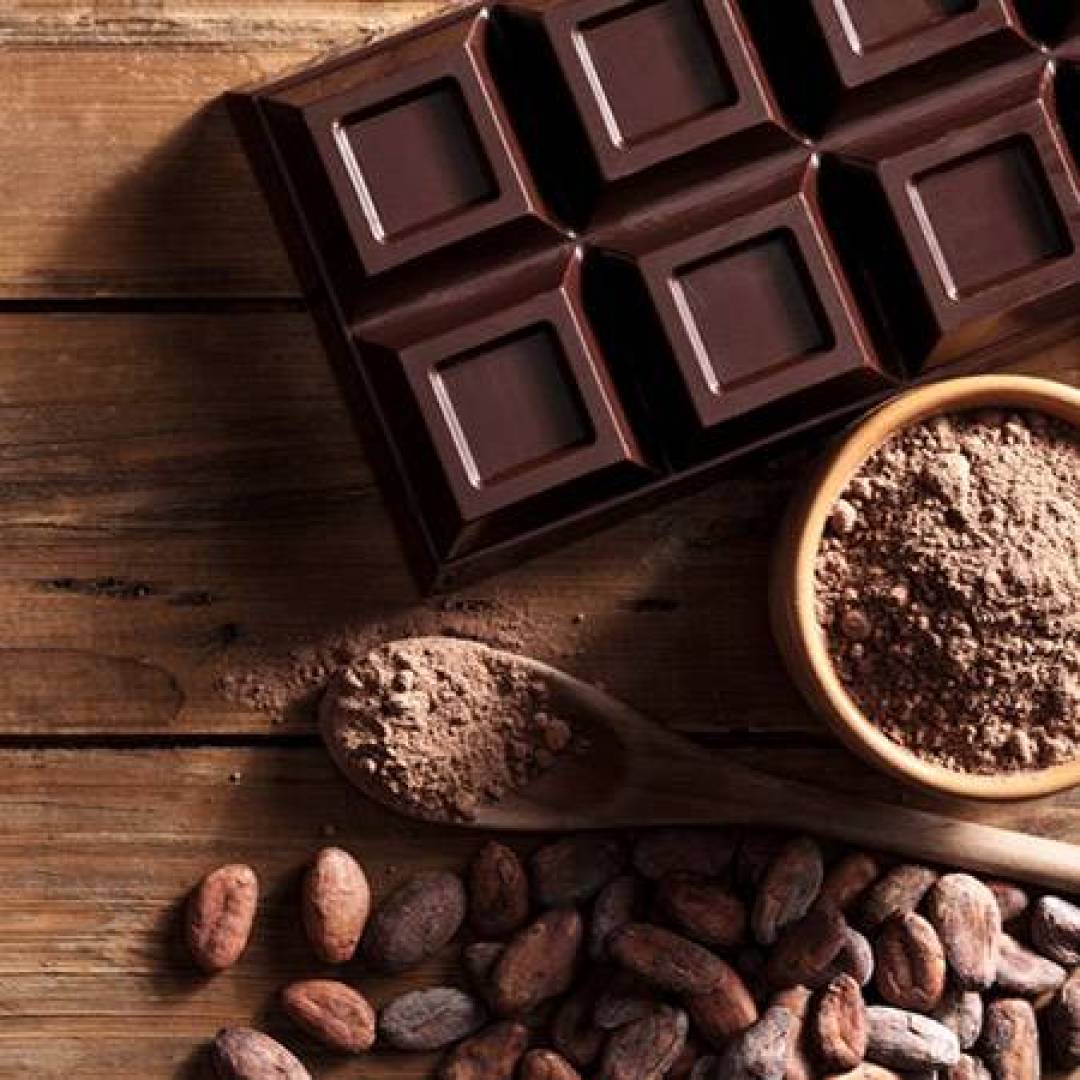 الشوكولاتة تقلل من خطر أمراض اللثة إلى النصف
