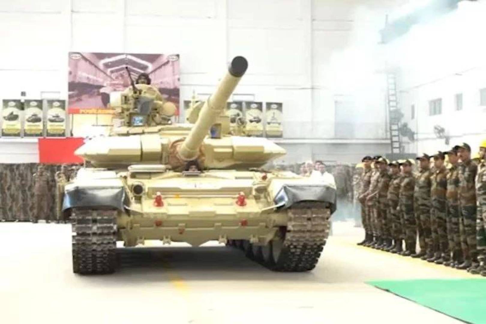 الجيش الهندي يستعرص الدبابة T-90 Bhishma Mk-3 المحسنة.. خطوة نحو تعزيز القدرات الدفاعية