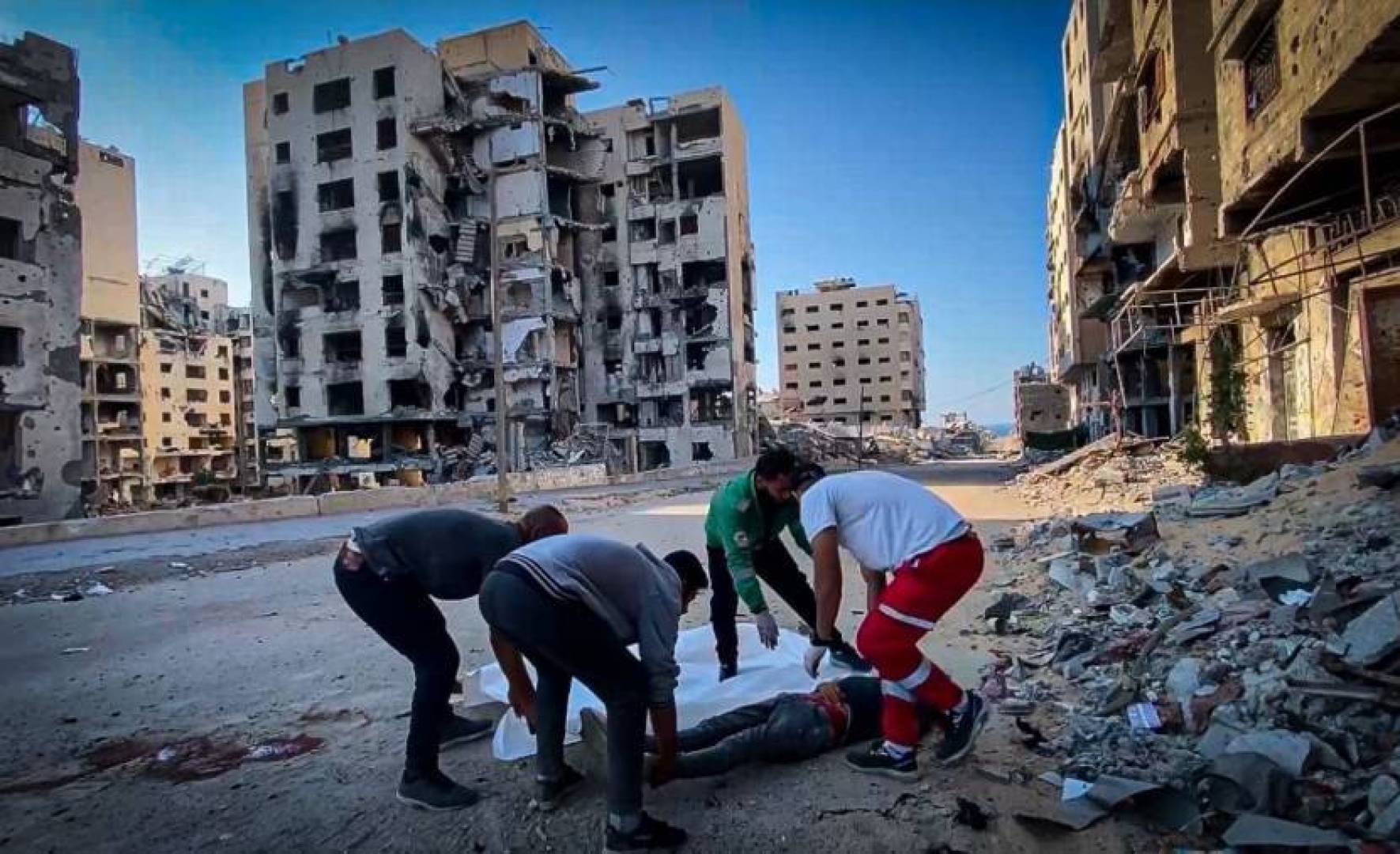 عشرات الشهداء والجرحى جراء القصف الإسرائيلي على قطاع غزة