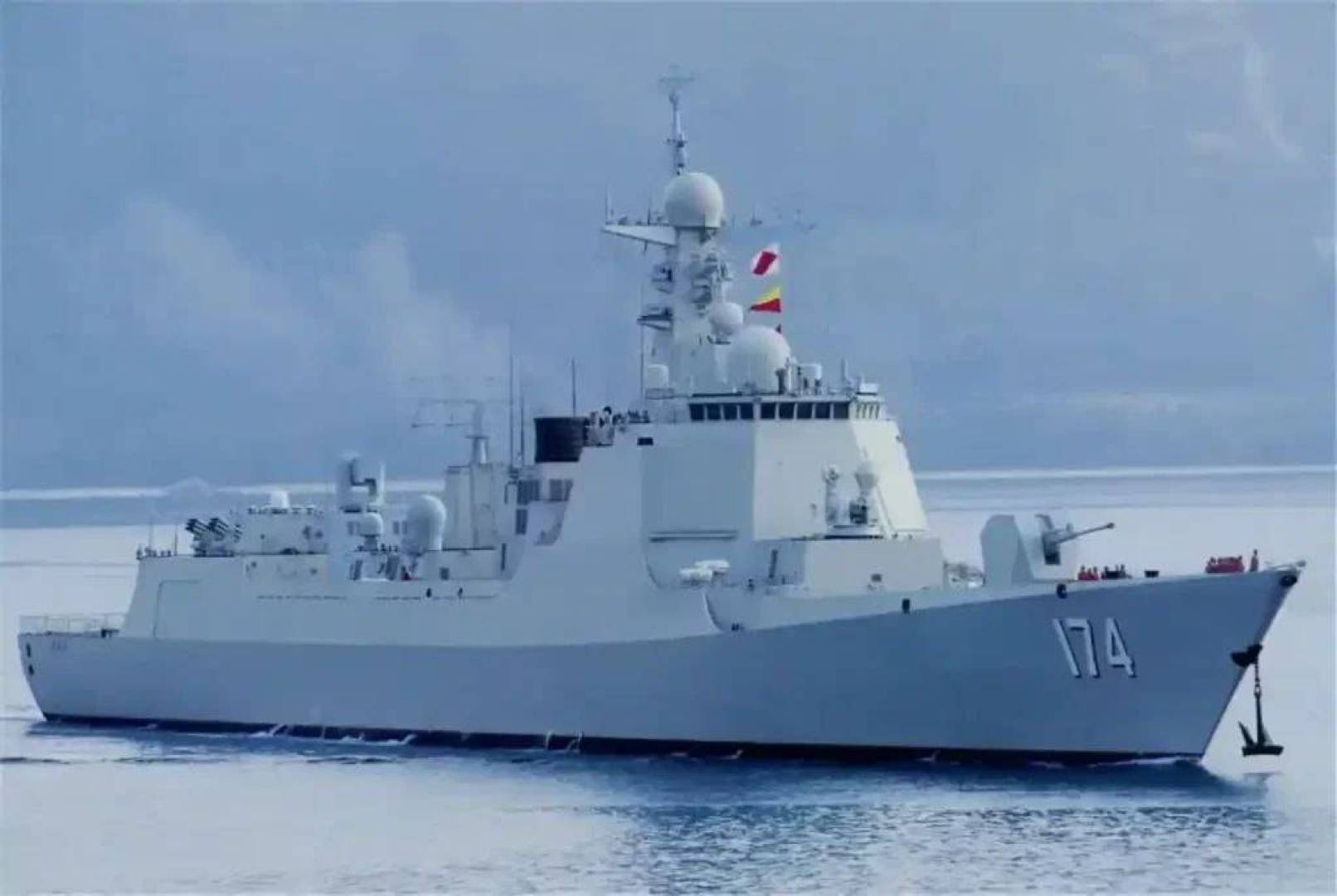 الصين تظهر قوتها البحرية مع مدمرات Type 052D