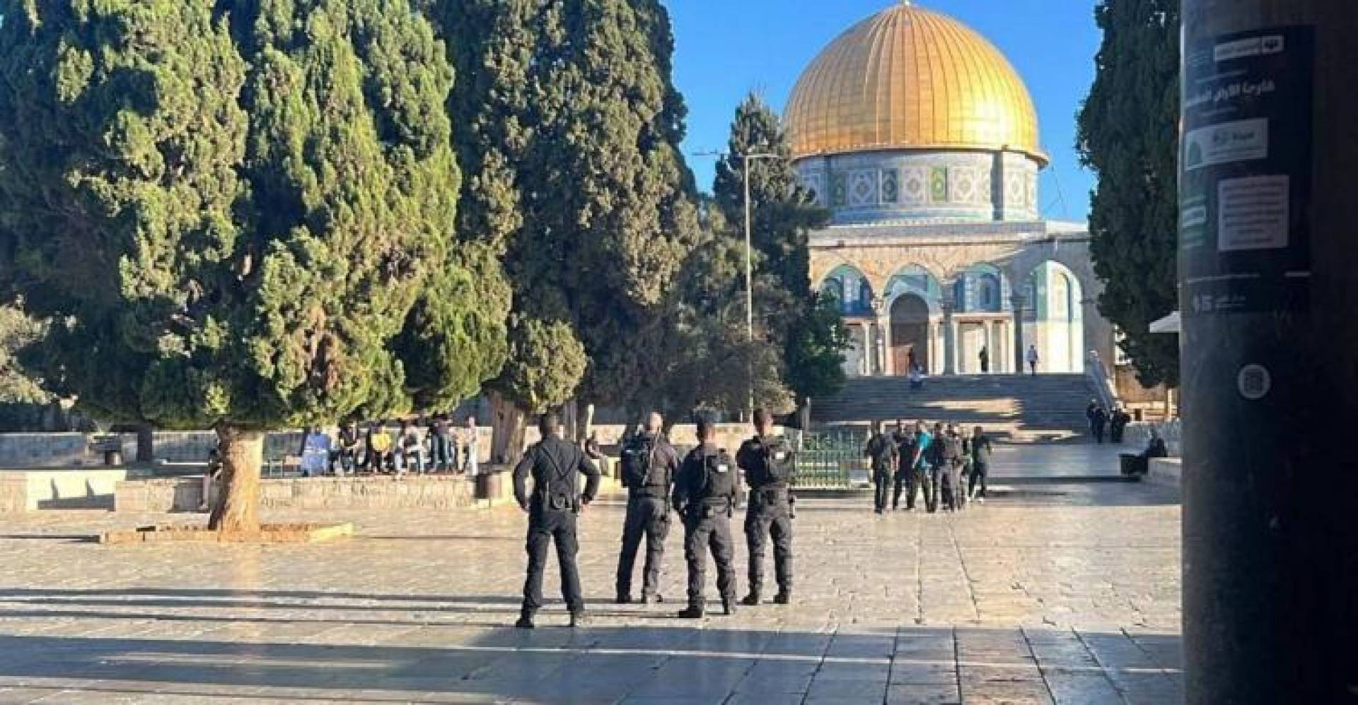 مستوطنون يقتحمون الأقصى ويؤدون طقوسا تلمودية في باحات المسجد