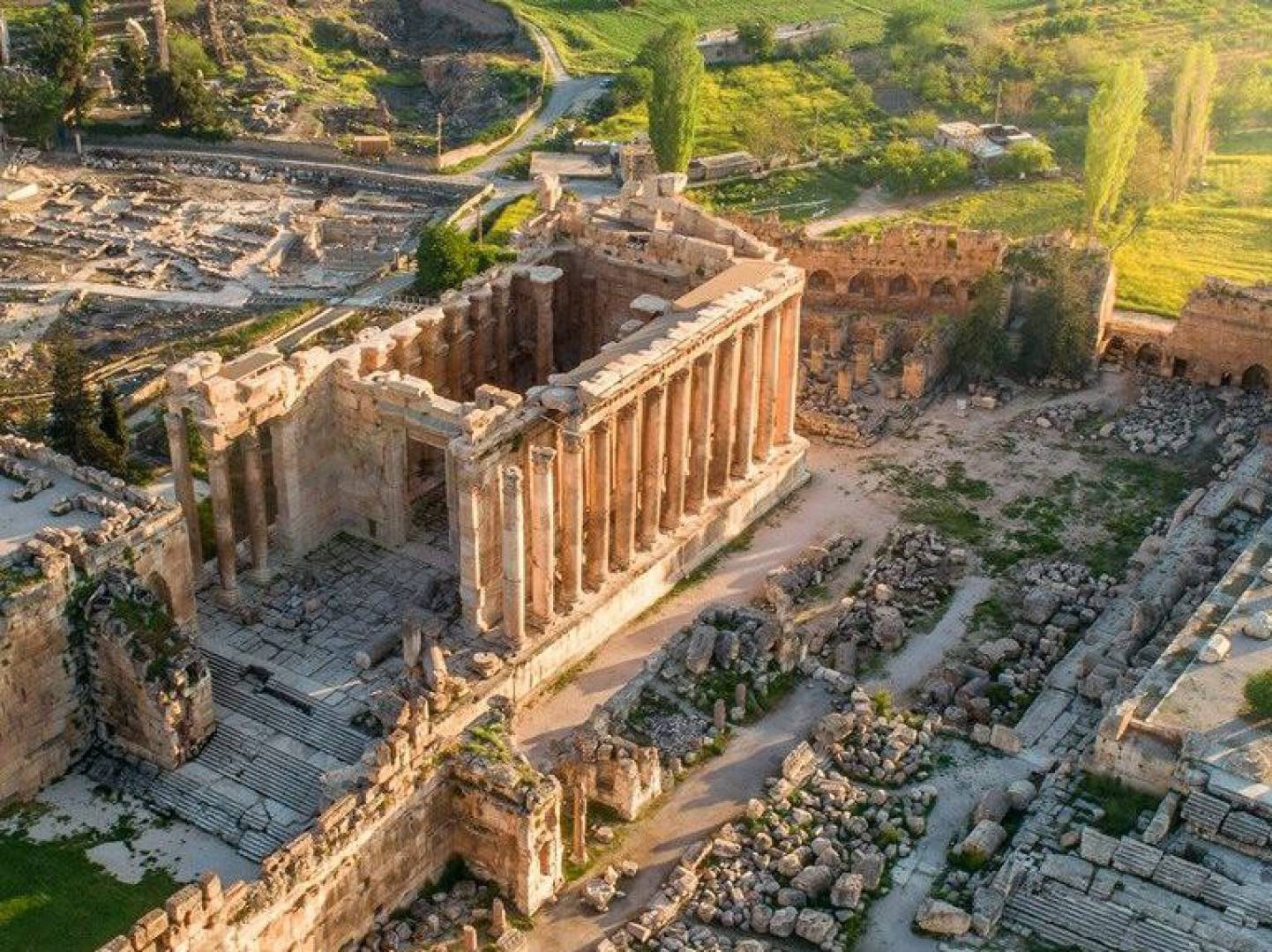قلعة بعلبك اللبنانية.. عبق التاريخ وحصن الحضارات والهندسة المعمارية