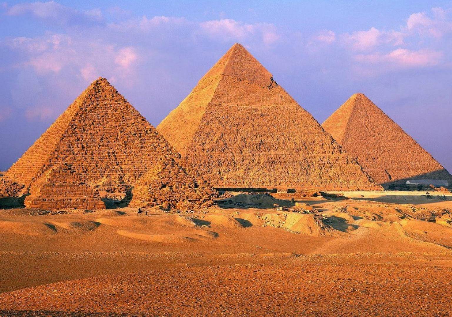 الهرم الأكبر بالجيزة.. أعجوبة معمارية عبر العصور