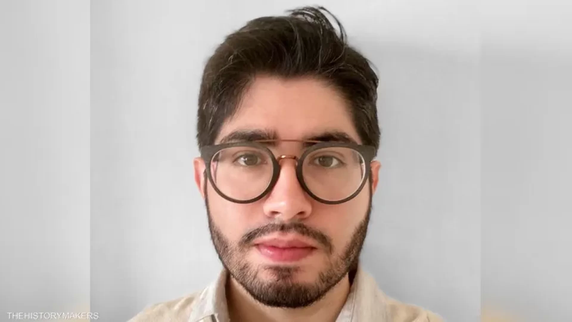 أميركي يبصق على كل الشعوب العربية والإسلامية.. أميركي يبصق على كل الشعوب العربية والإسلامية..