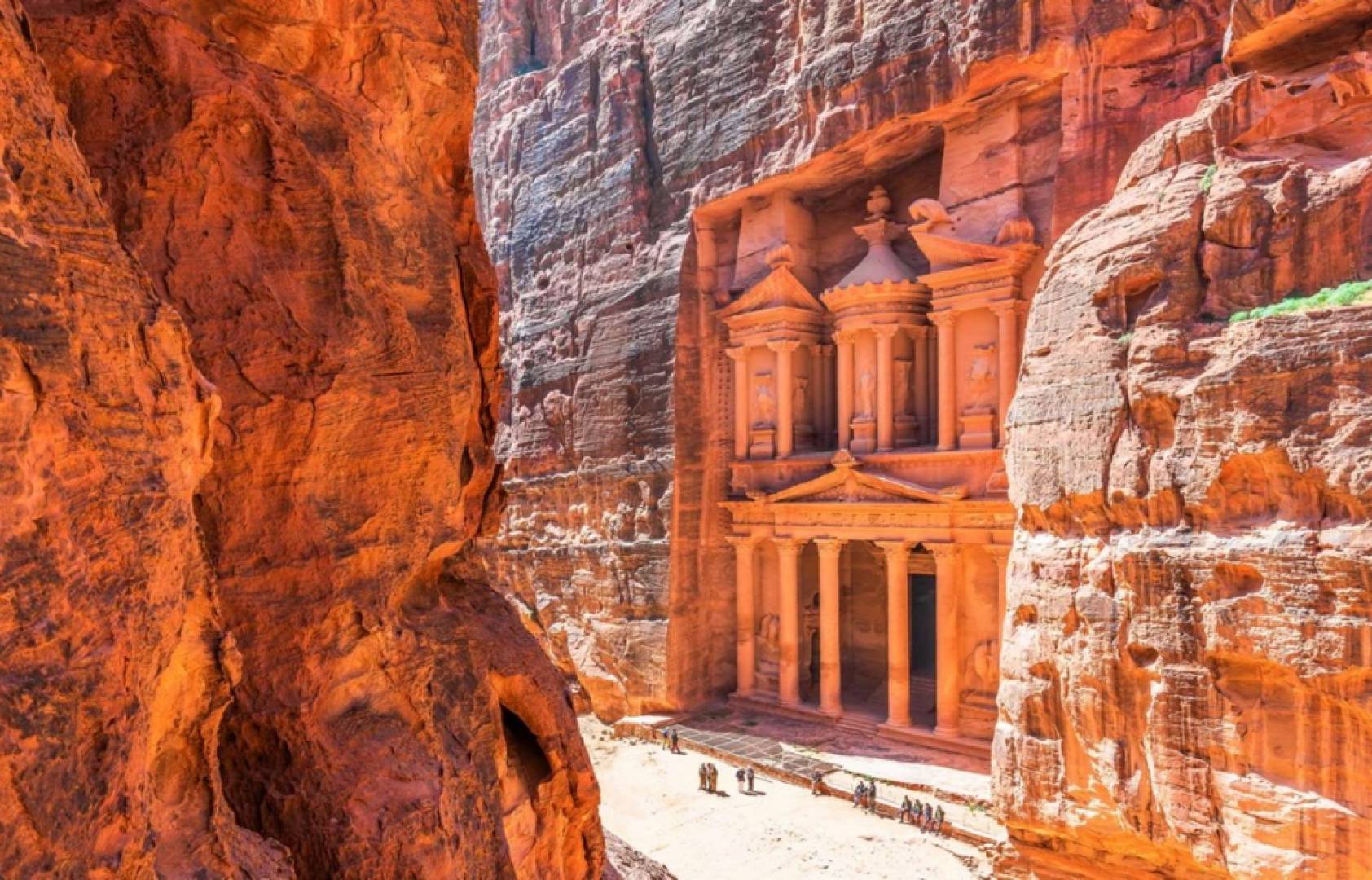 دليلك الشامل لاكتشاف أشهر المواقع السياحية في الأردن دليلك الشامل لاكتشاف أشهر المواقع السياحية في الأردن