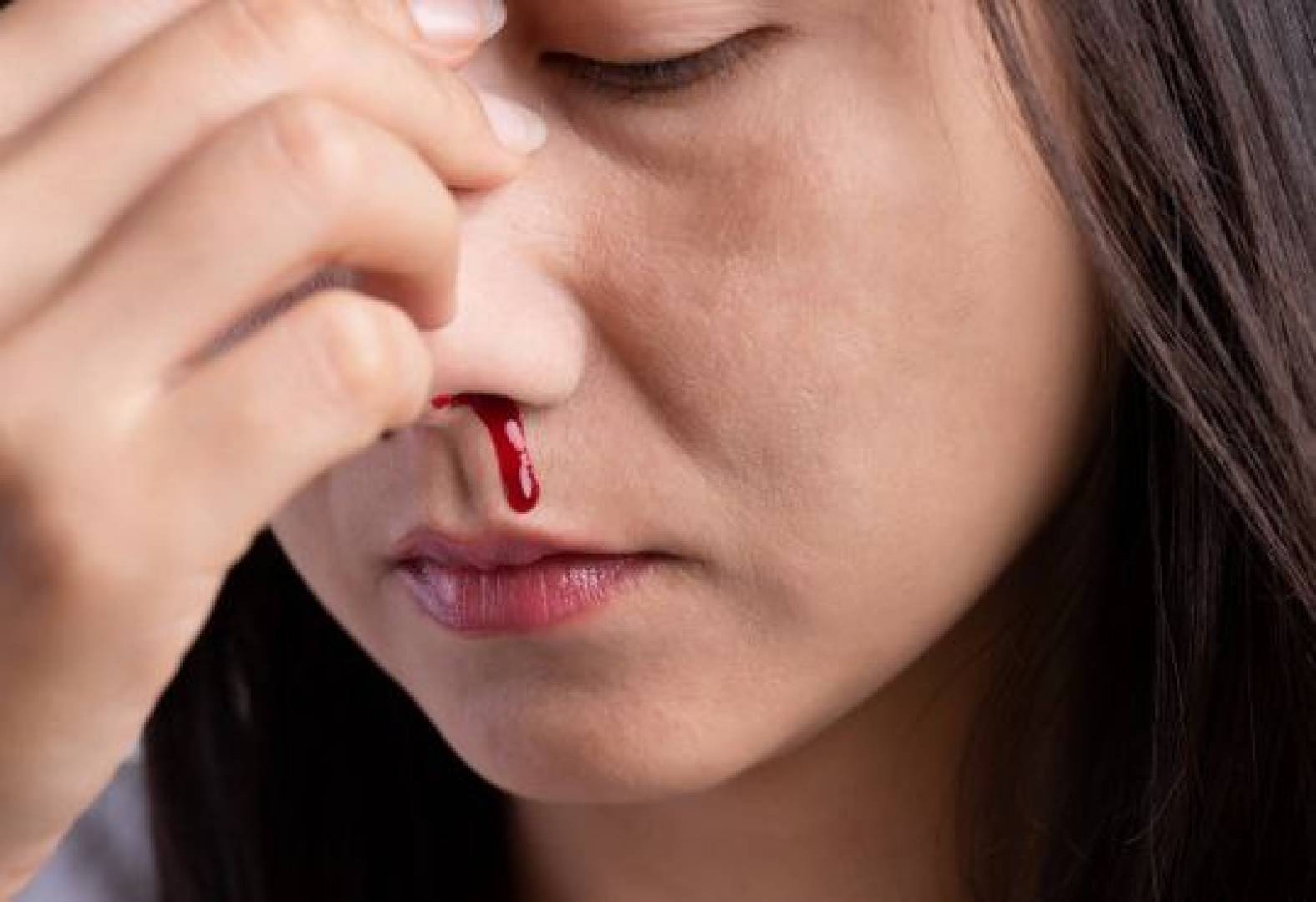 أسباب وأعراض وعلاج الرعاف من الأنف أسباب وأعراض وعلاج الرعاف من الأنف