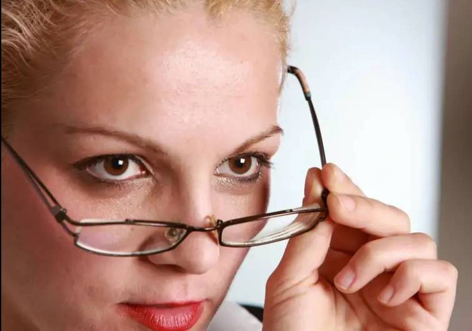 توقيت التواصل البصري يكشف أسرار الفهم الاجتماعي