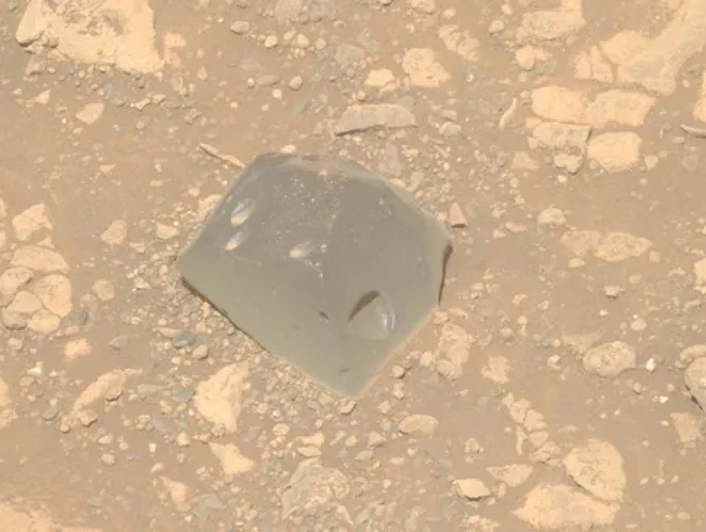 صخرة الجمجمة على المريخ تربك العلماء.. اكتشاف غامض من مسبار ناسا