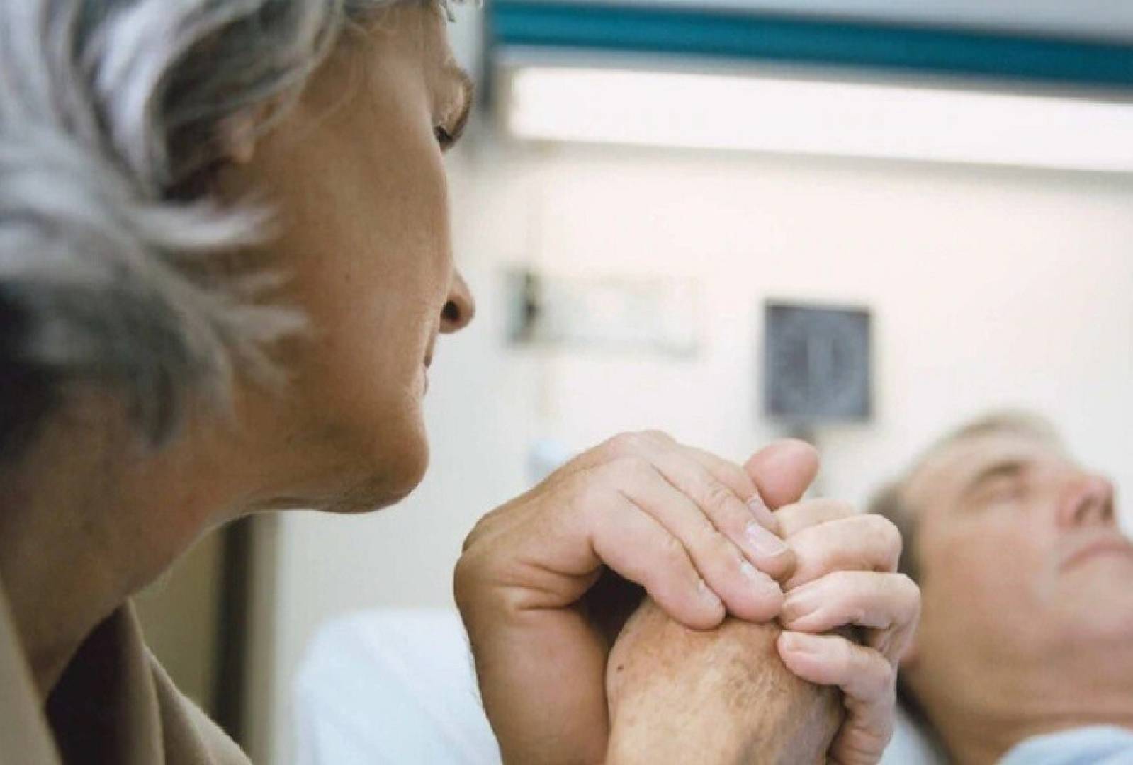 اكتشاف علمي يغير نظرتنا للحظات الأخيرة.. السمع آخر ما يفارقنا قبل الموت