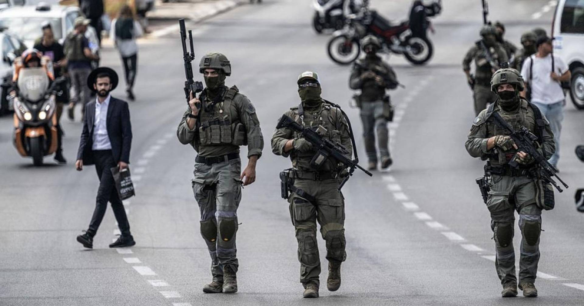 الاحتلال الإسرائيلي ينفذ إجراءات هدم منازل وفرض عقوبات على أقارب منفذين عملية القدس الاحتلال الإسرائيلي ينفذ إجراءات هدم منازل وفرض عقوبات على أقارب منفذين عملية القدس