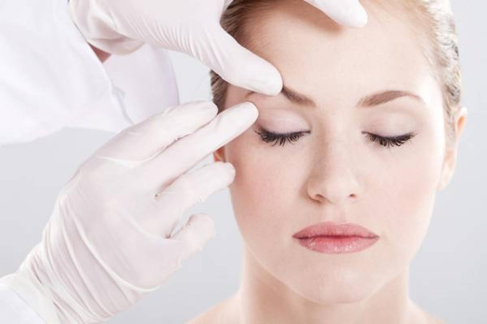 مخاطر المواد التجميلية الدائمة وتوفر إزالتها